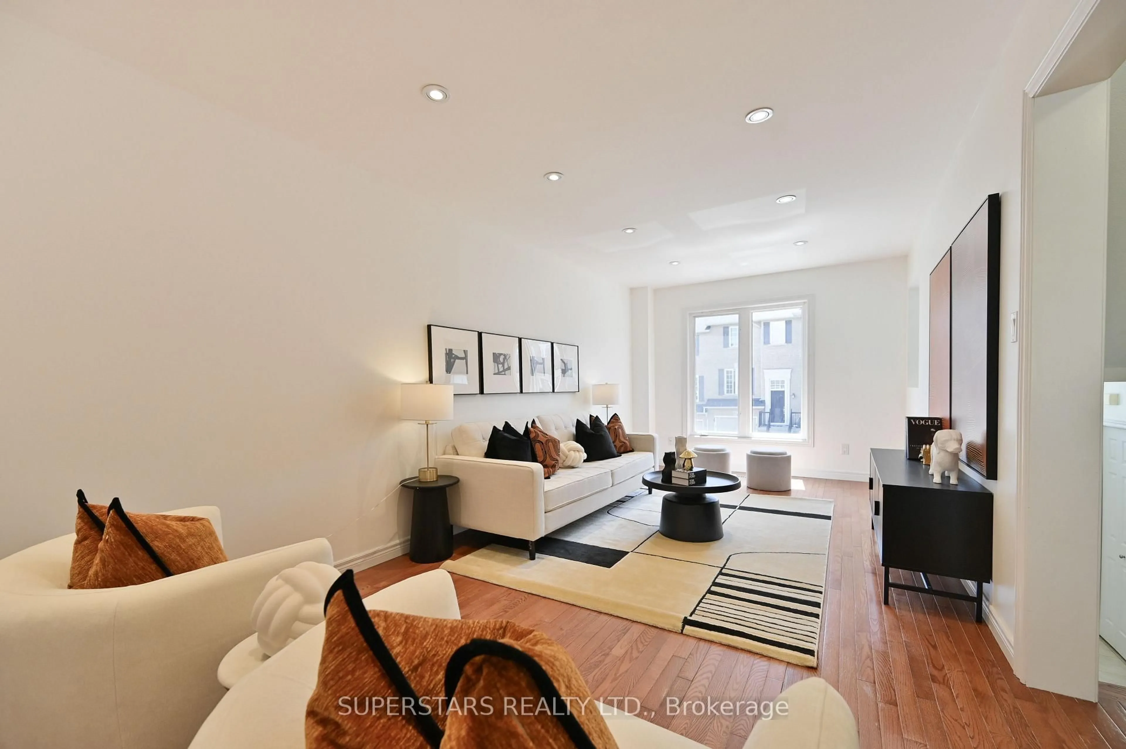 Living room with furniture, unknown for 2280 Baronwood Dr #65, Oakville Ontario L6M 5J8
