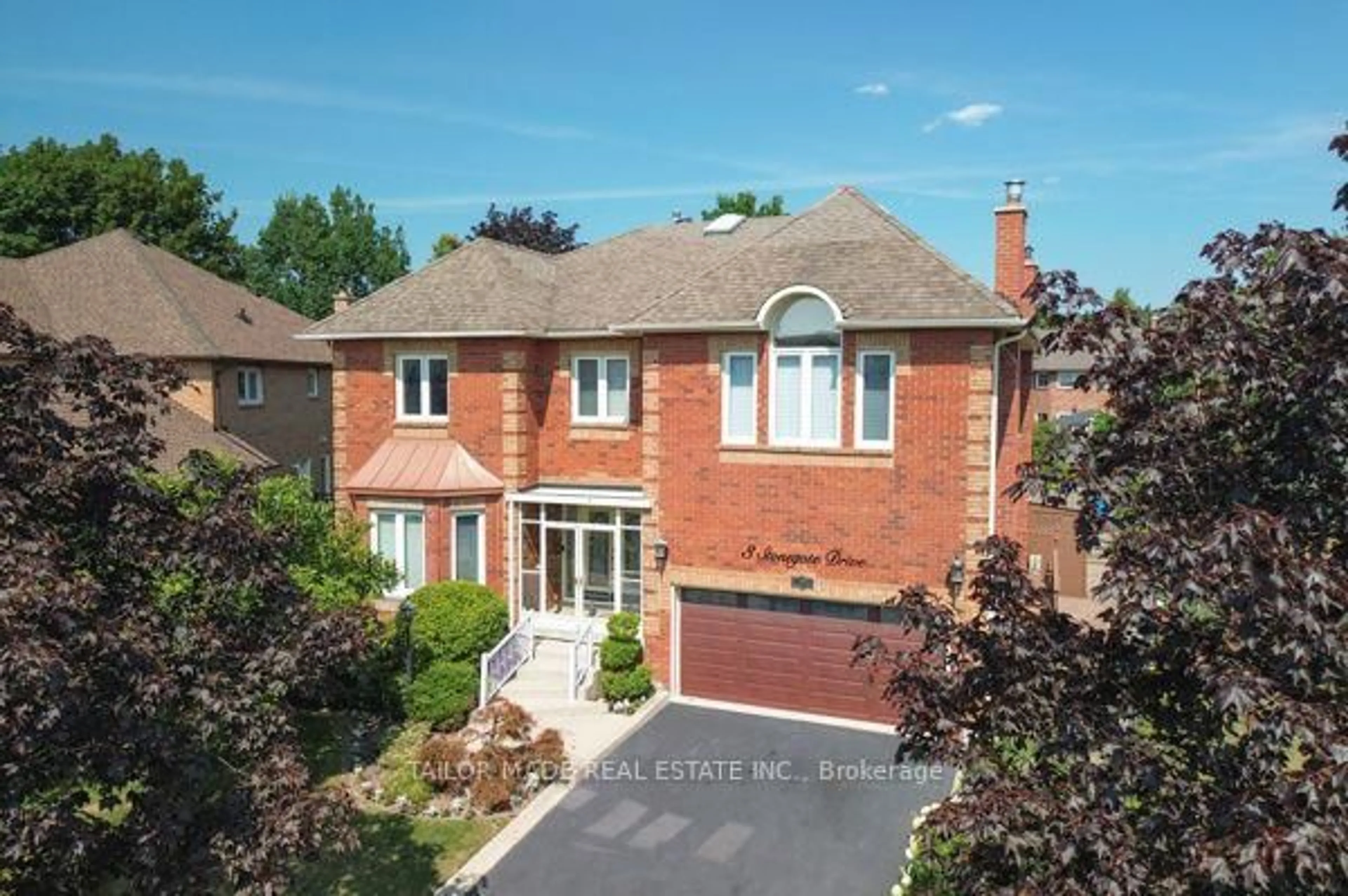 A pic from outside/outdoor area/front of a property/back of a property/a pic from drone, street for 3 Stonegate Dr, Brampton Ontario L6Z 3L7