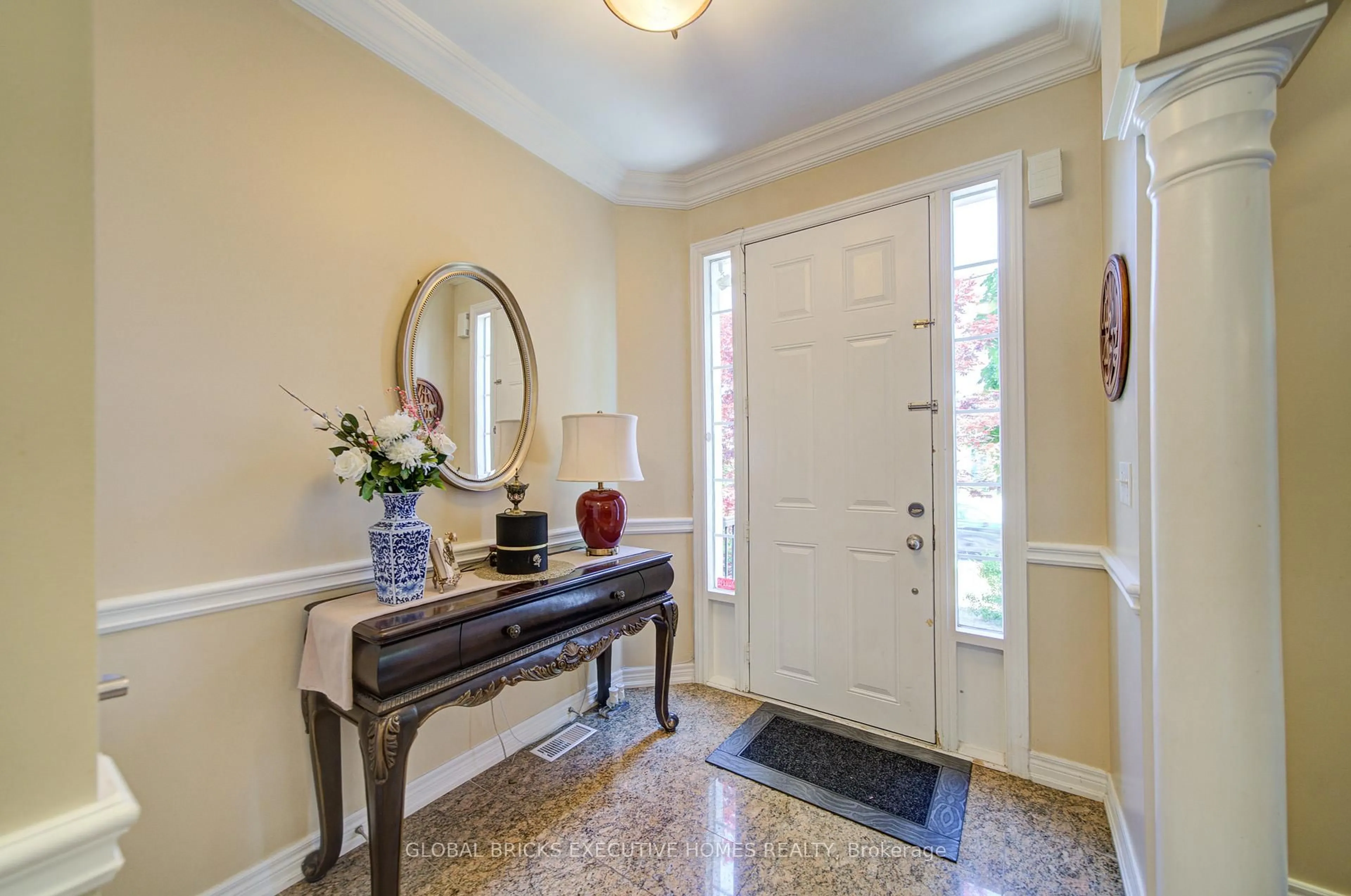 Indoor entryway for 3885 Eglinton Ave, Mississauga Ontario L5M 7Z7