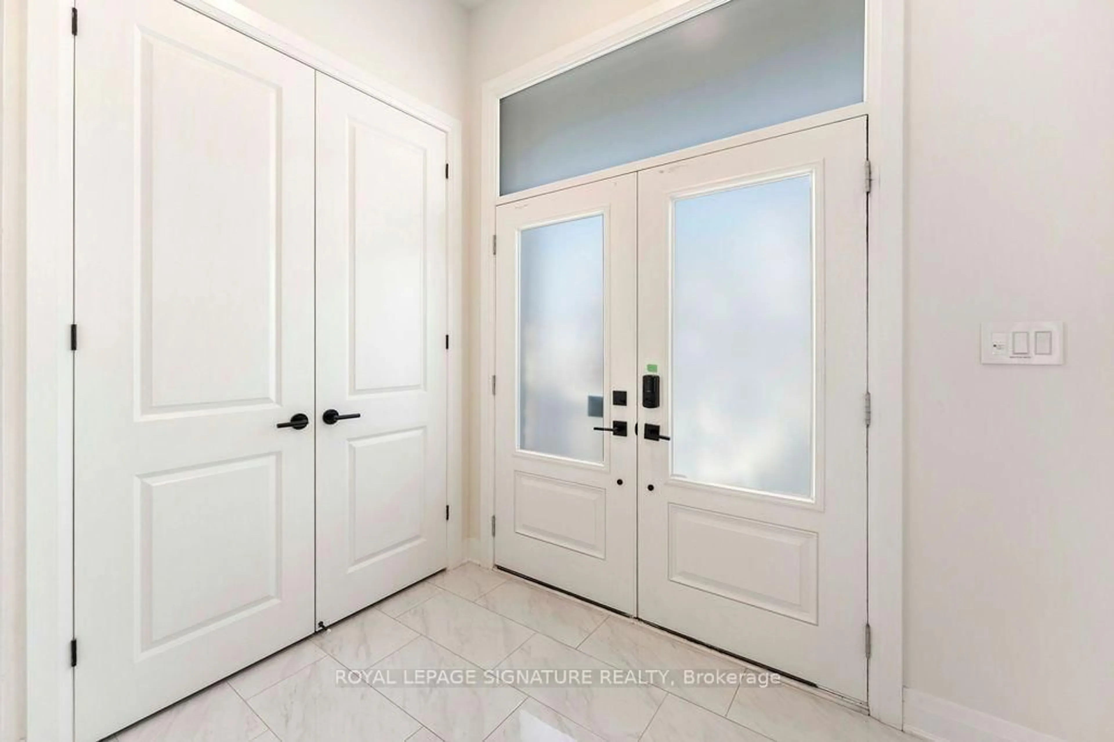 Indoor entryway for 1191 Onyx Tr, Oakville Ontario L6H 8A6