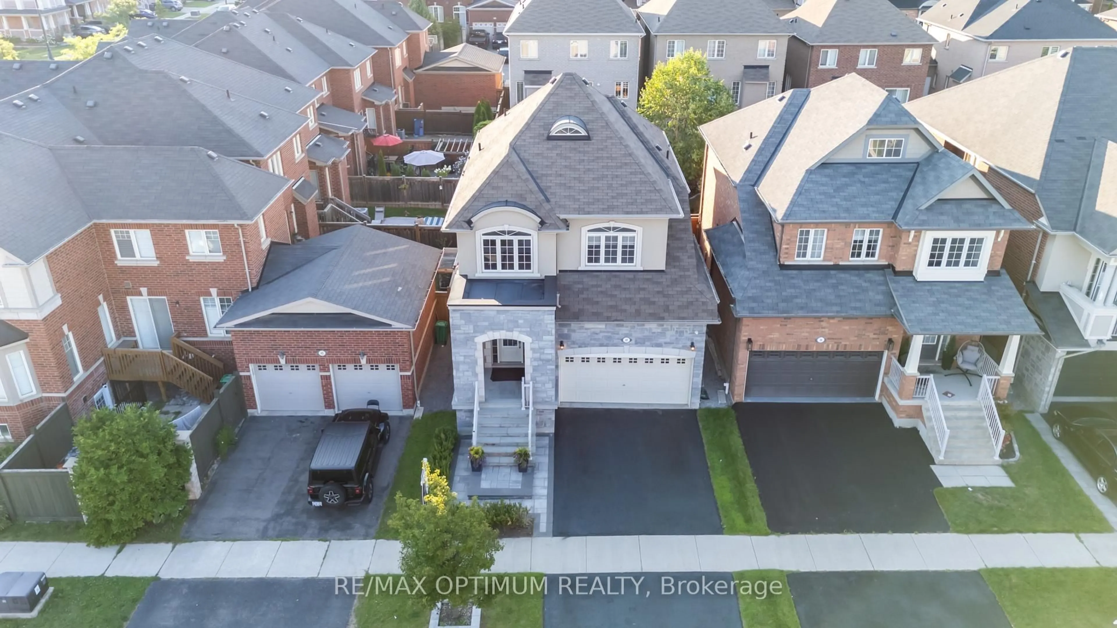 A pic from outside/outdoor area/front of a property/back of a property/a pic from drone, street for 40 Attraction Dr, Brampton Ontario L6Y 0C1