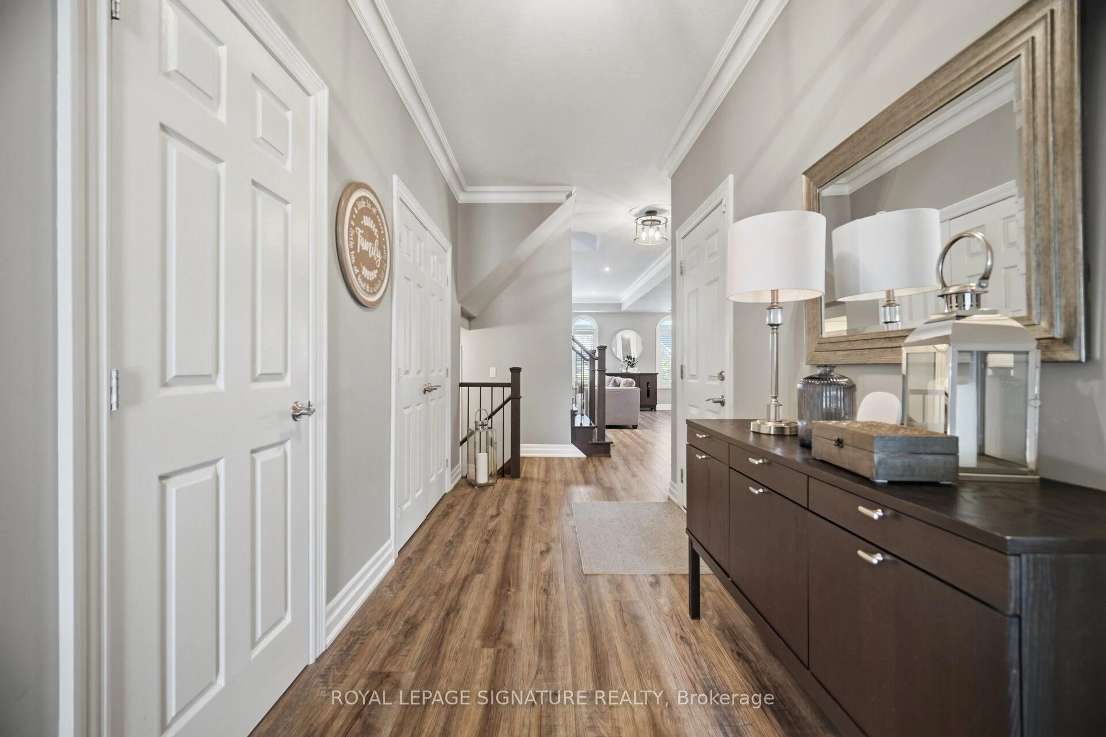 Indoor entryway for 5152 Bird Blvd, Burlington Ontario L7L 7J4