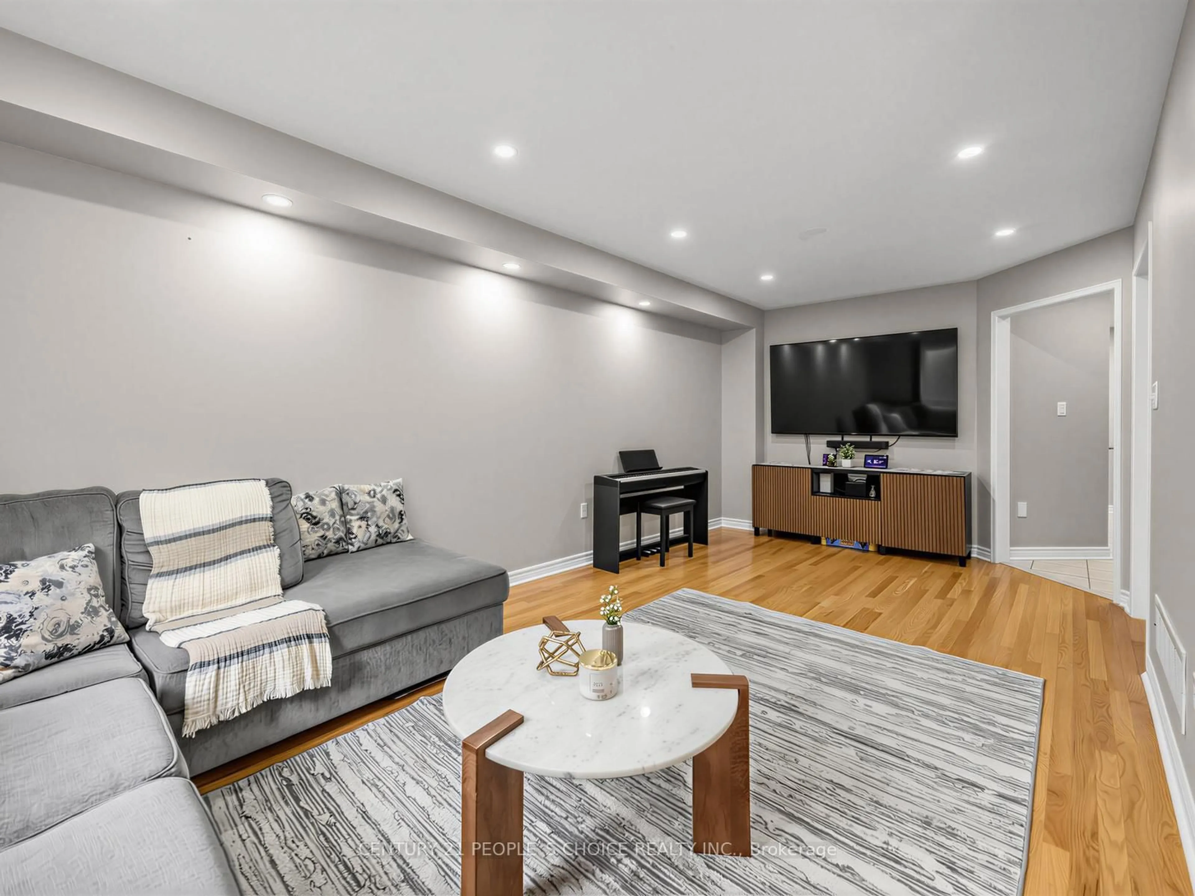 Living room with furniture, wood/laminate floor for 6035 Bidwell Tr #62, Mississauga Ontario L5V 3C9