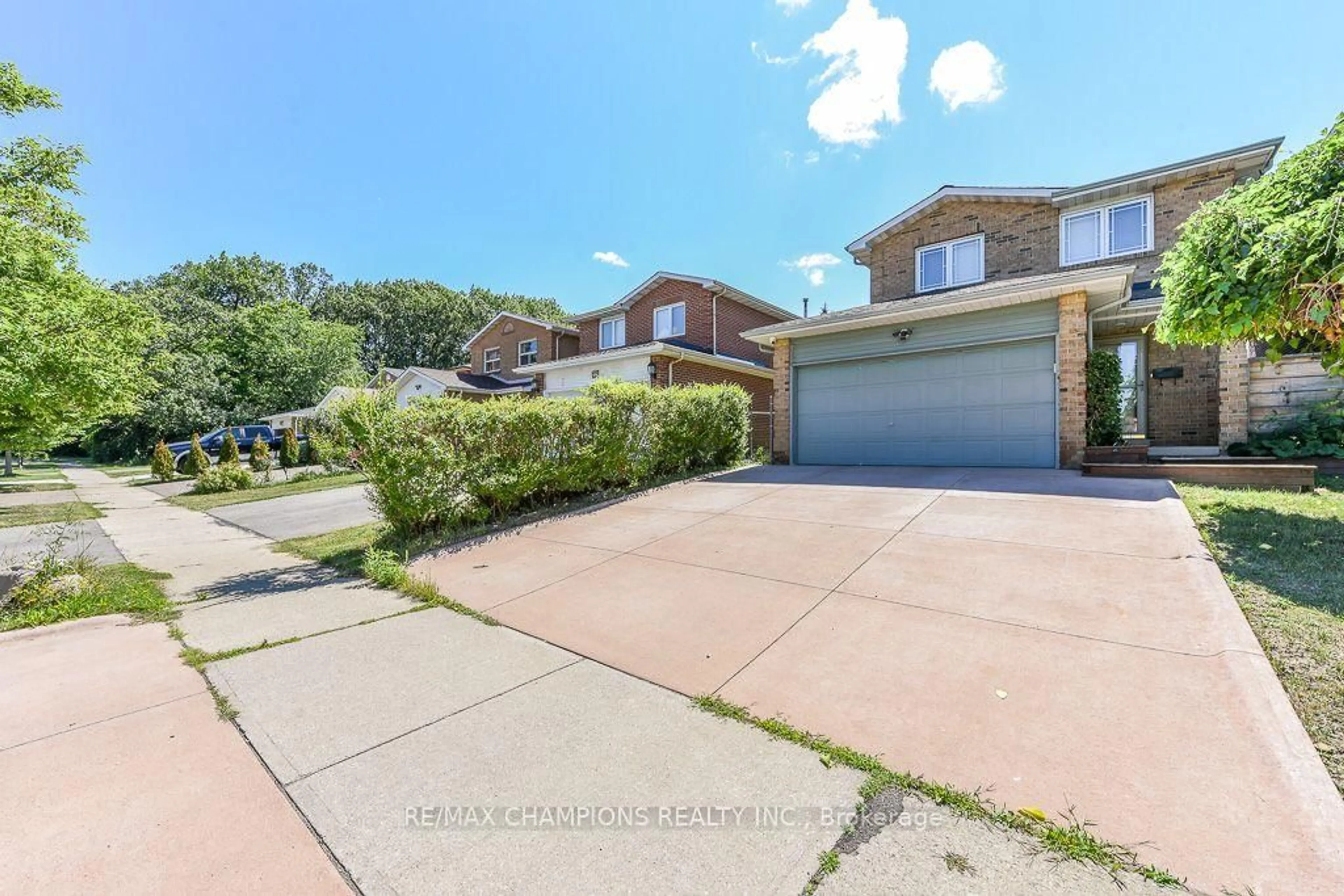 A pic from outside/outdoor area/front of a property/back of a property/a pic from drone, street for 163 Simmons Blvd, Brampton Ontario L6V 3Y2