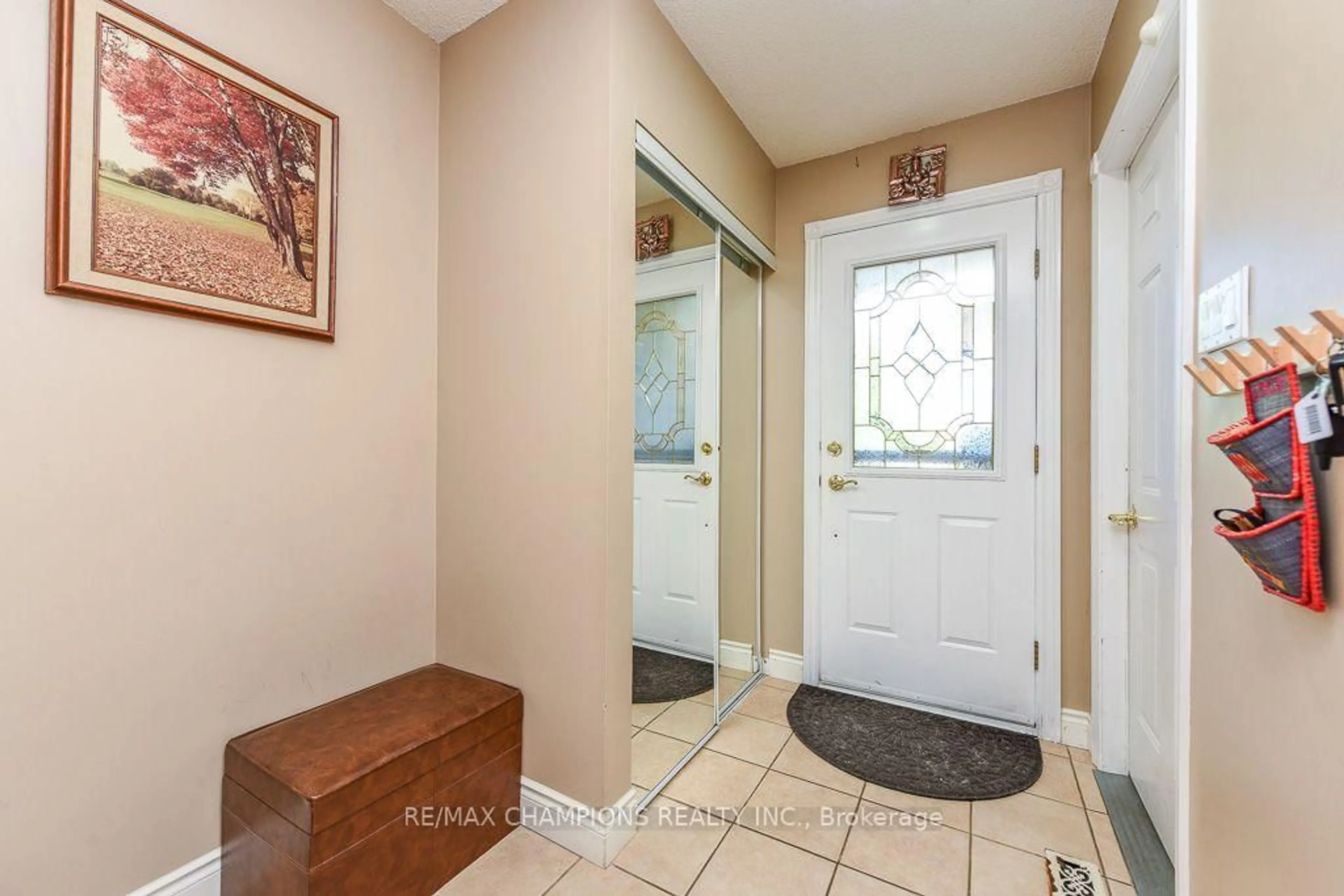 Indoor entryway for 163 Simmons Blvd, Brampton Ontario L6V 3Y2