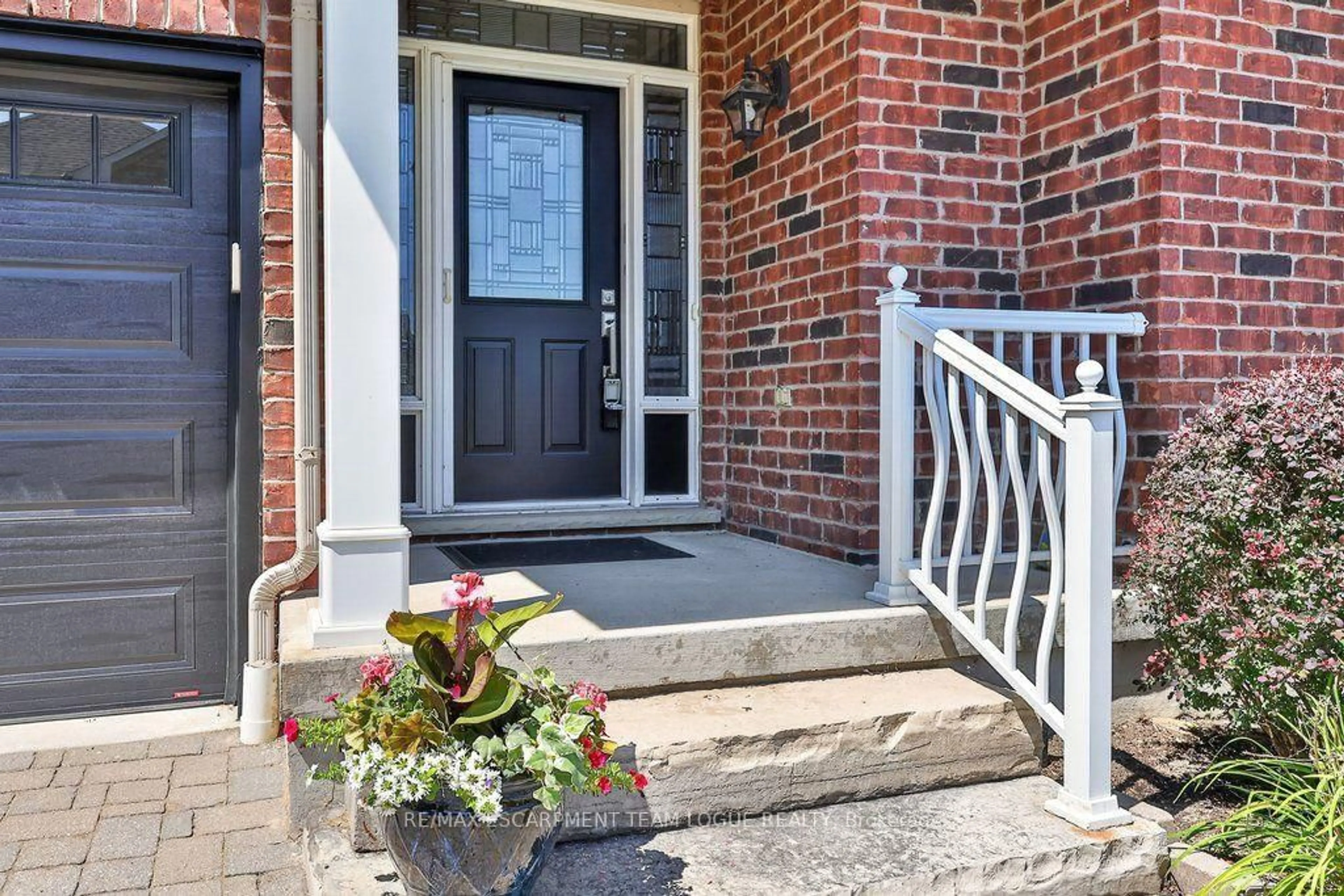 Indoor entryway for 4280 Taywood Dr #26, Burlington Ontario L7M 4X8