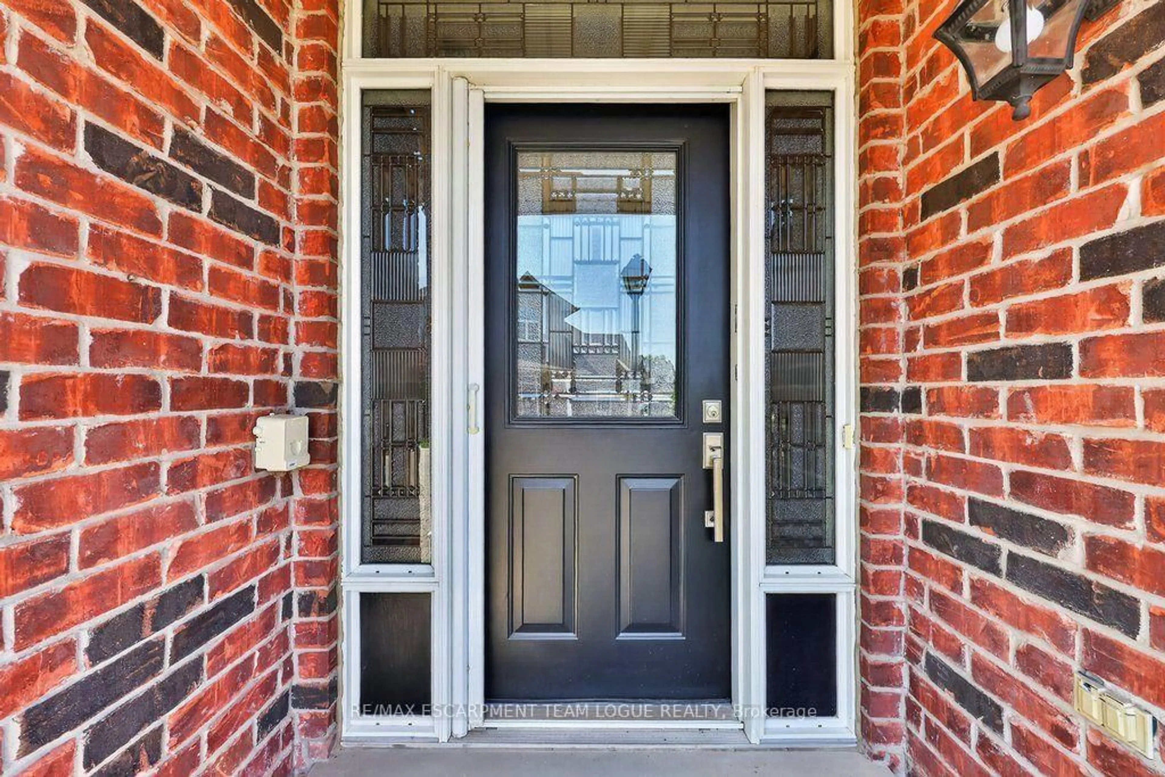 Indoor entryway for 4280 Taywood Dr #26, Burlington Ontario L7M 4X8