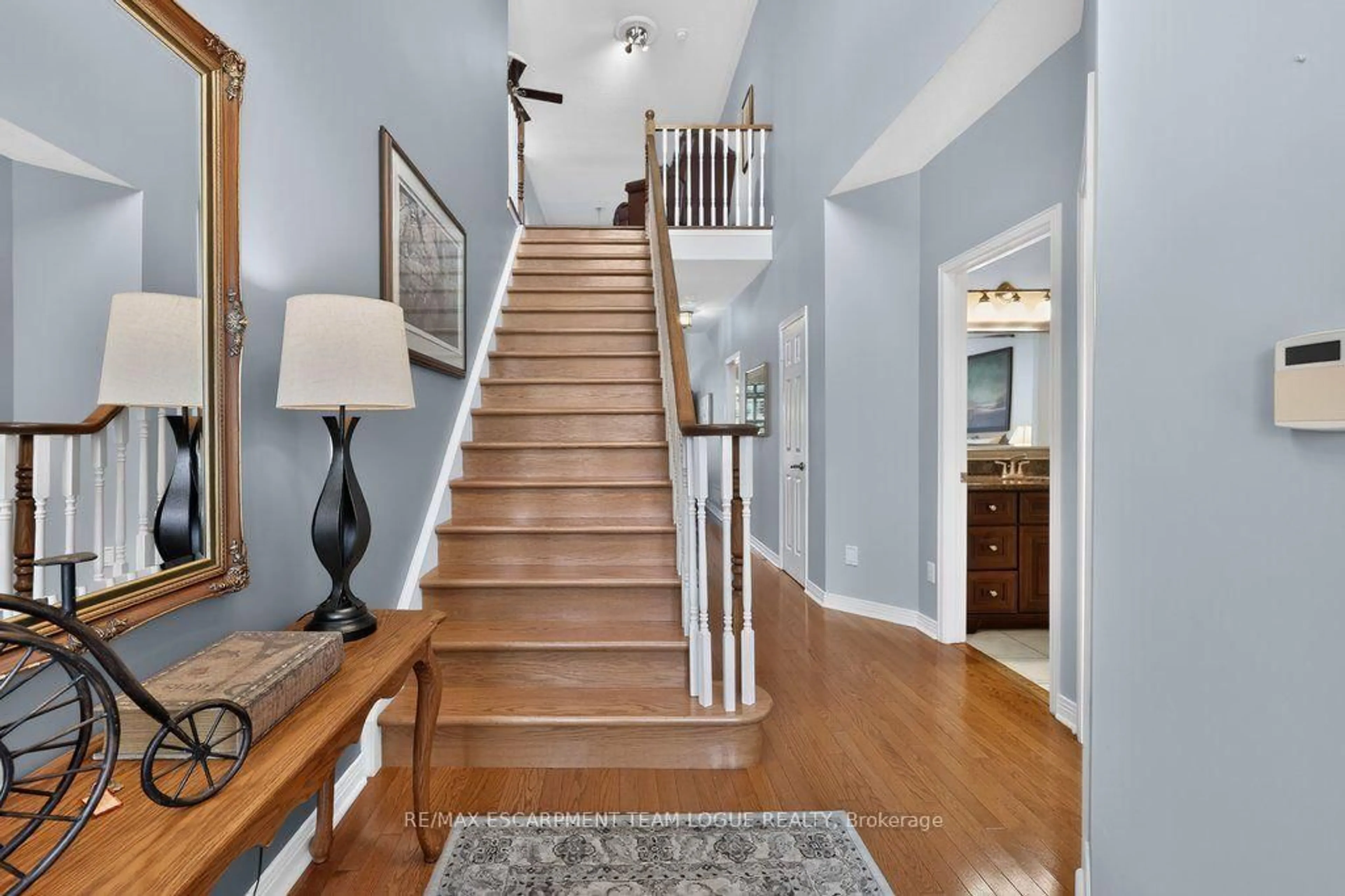 Indoor entryway for 4280 Taywood Dr #26, Burlington Ontario L7M 4X8