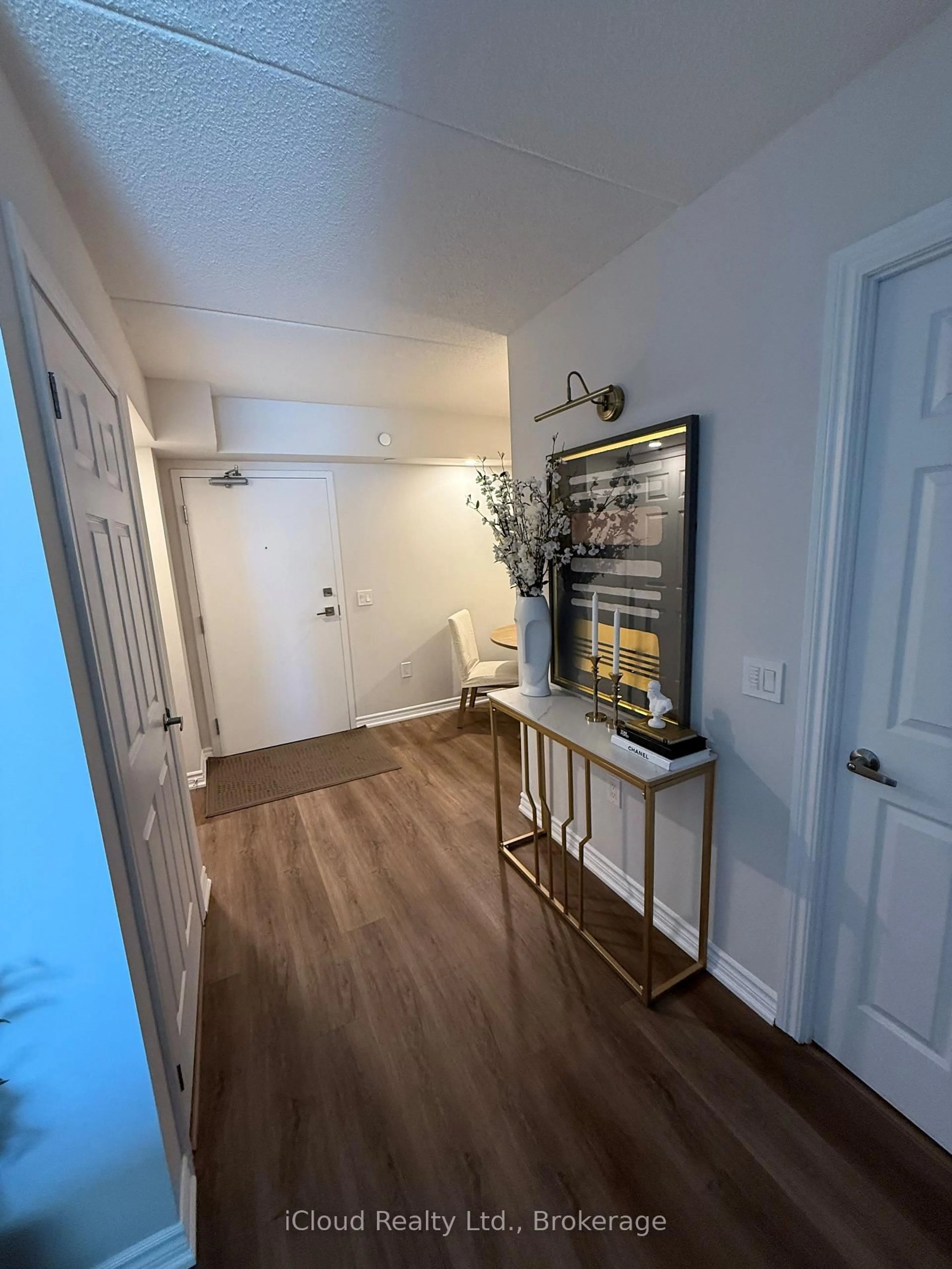 Indoor entryway for 716 Main St #210, Milton Ontario L9T 3P6