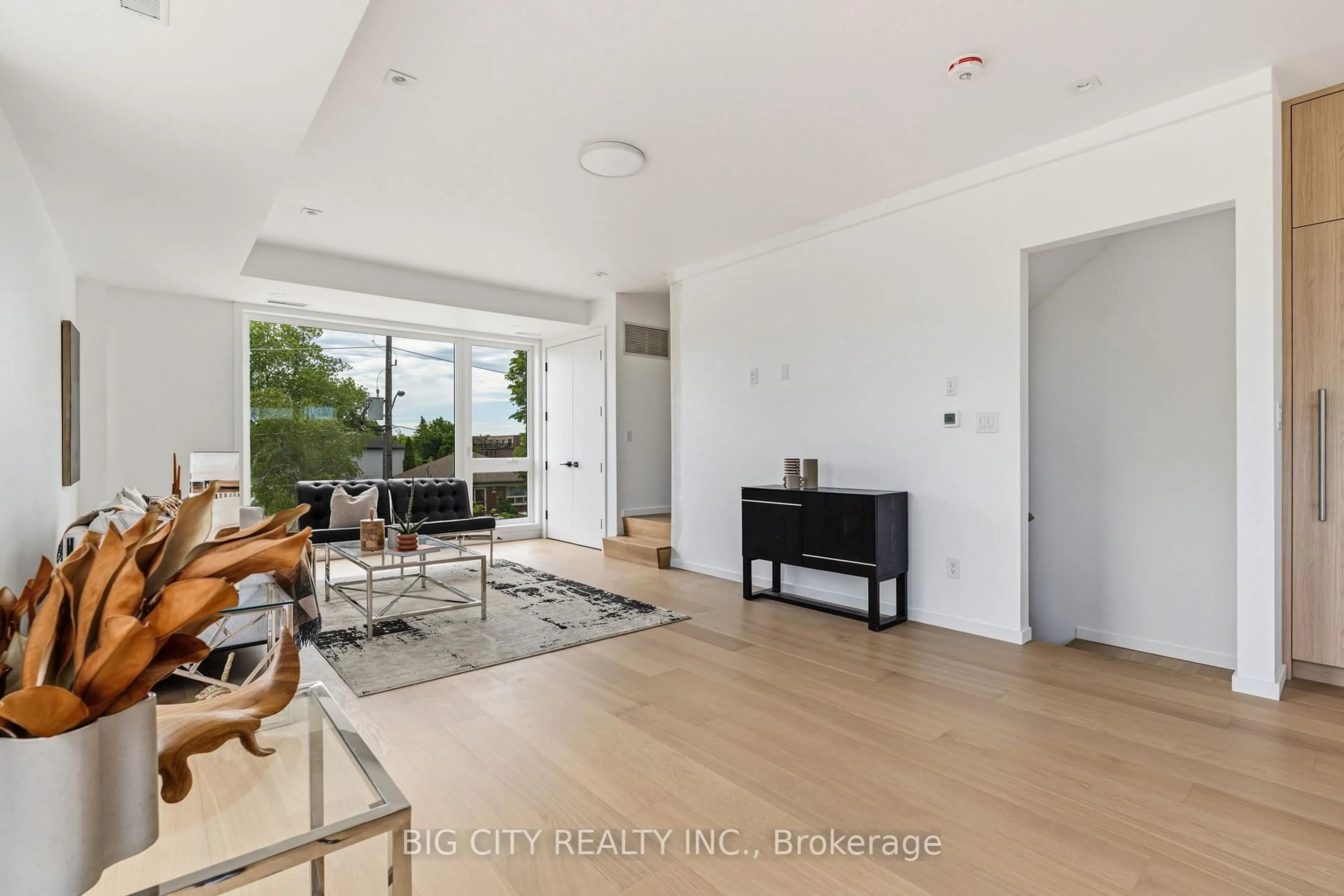Unknown for 276 Lanor Ave #3, Toronto Ontario M8W 2P9