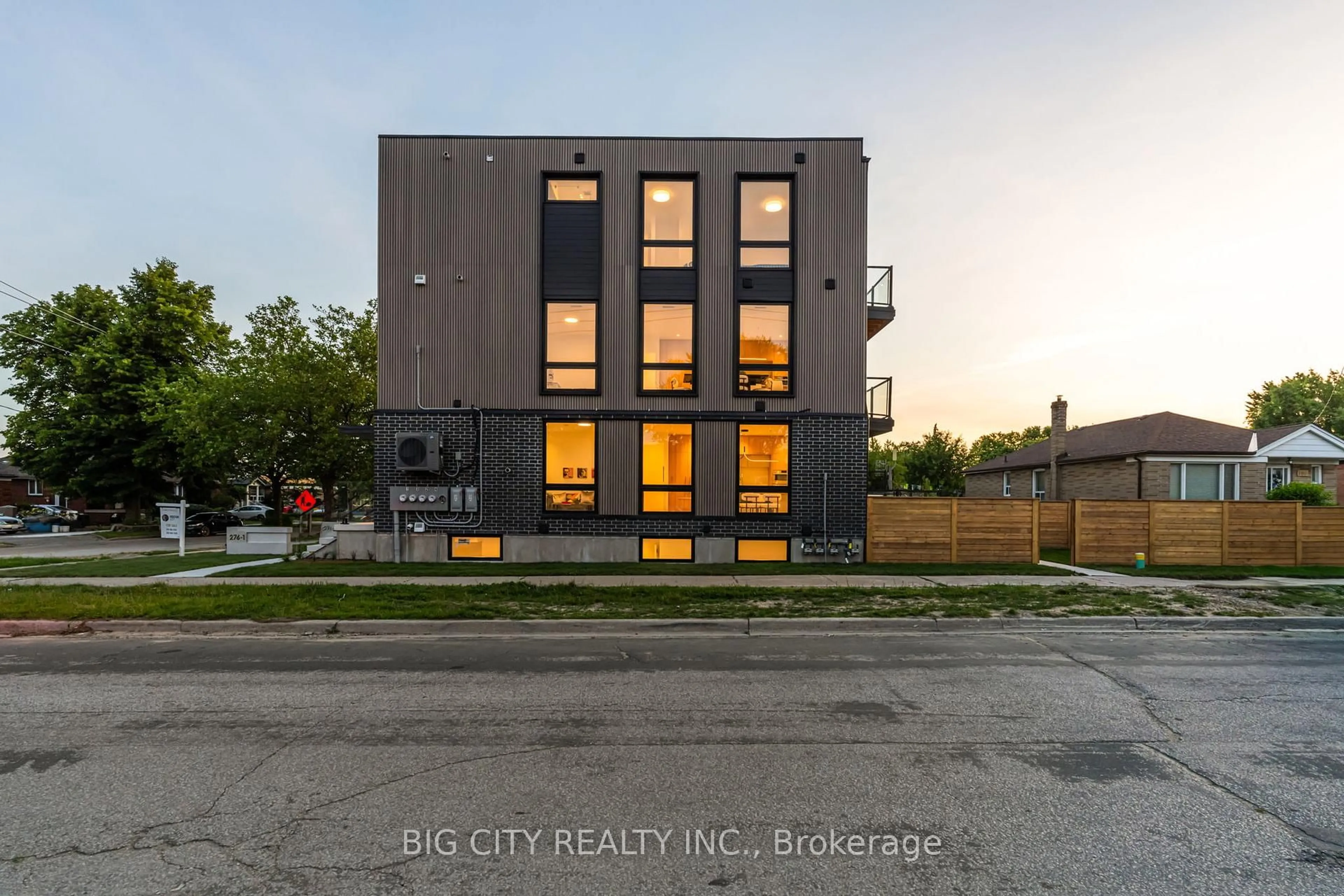 Home with brick exterior material, building for 276 Lanor Ave #1, Toronto Ontario M8W 2P9