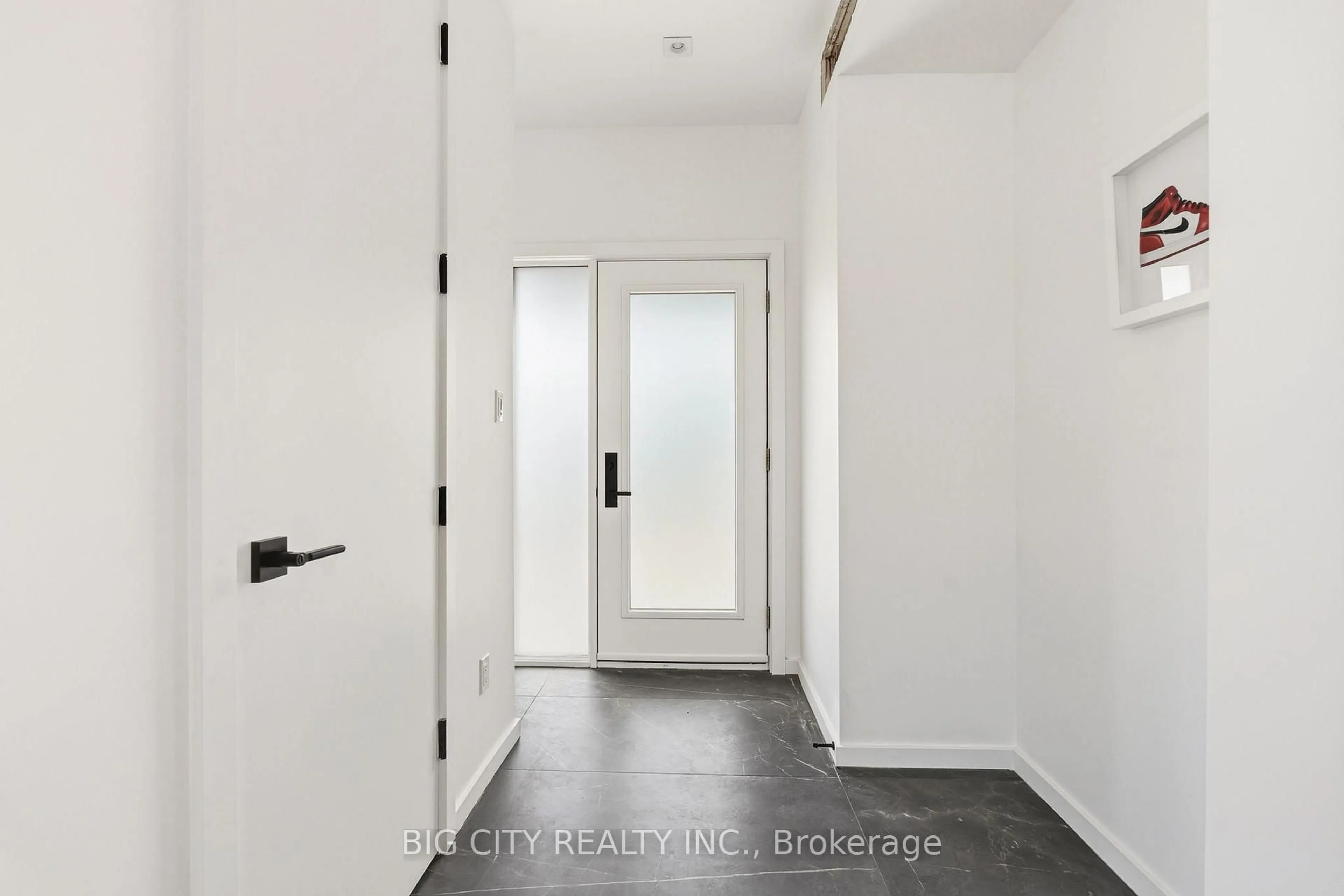 Indoor entryway for 276 Lanor Ave #1, Toronto Ontario M8W 2P9