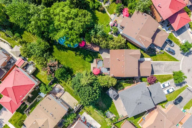 8 Paramount Pl, Brampton 4