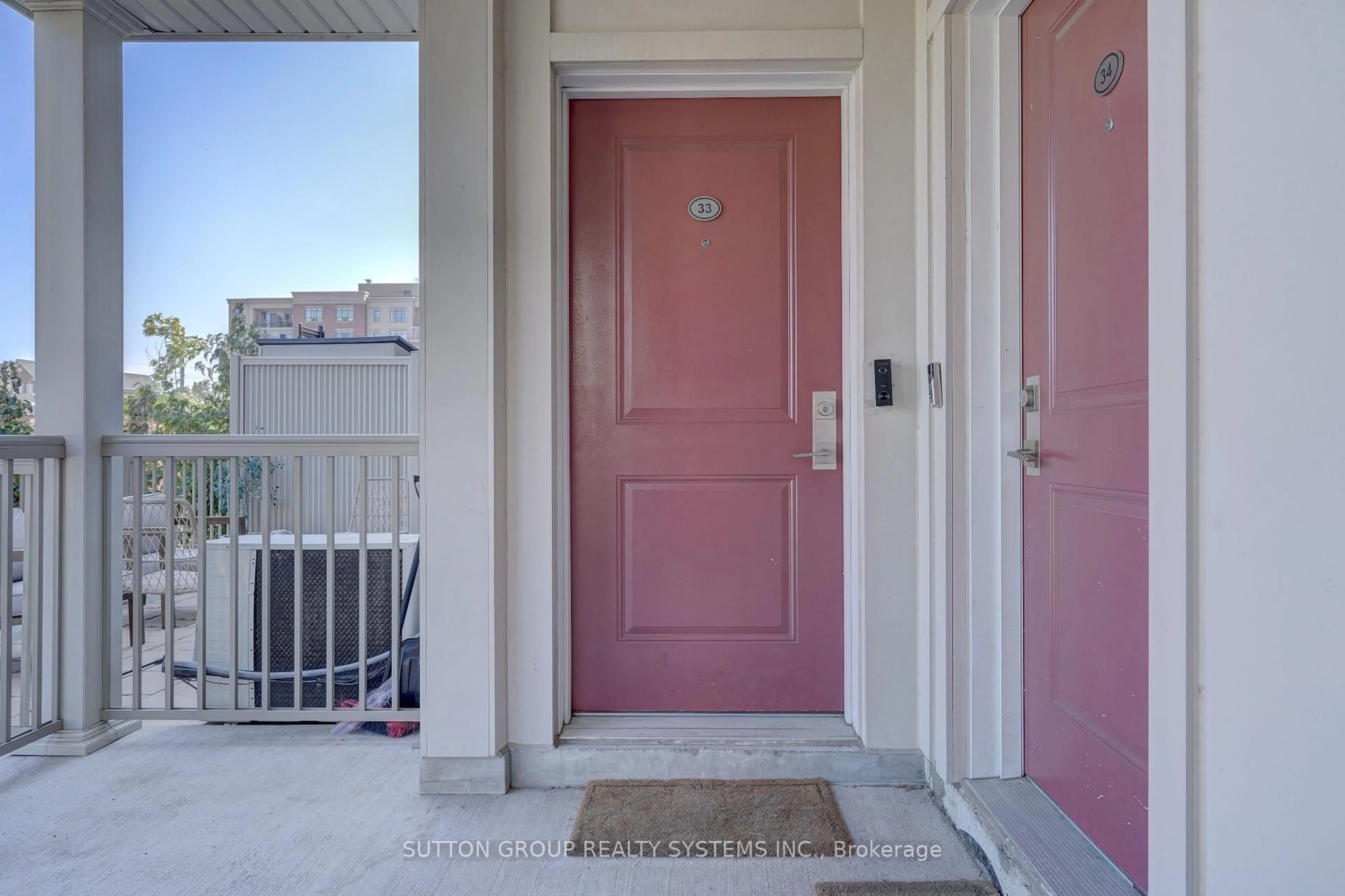 Indoor entryway for 100 Long Branch Ave #33, Toronto Ontario M8W 1N6