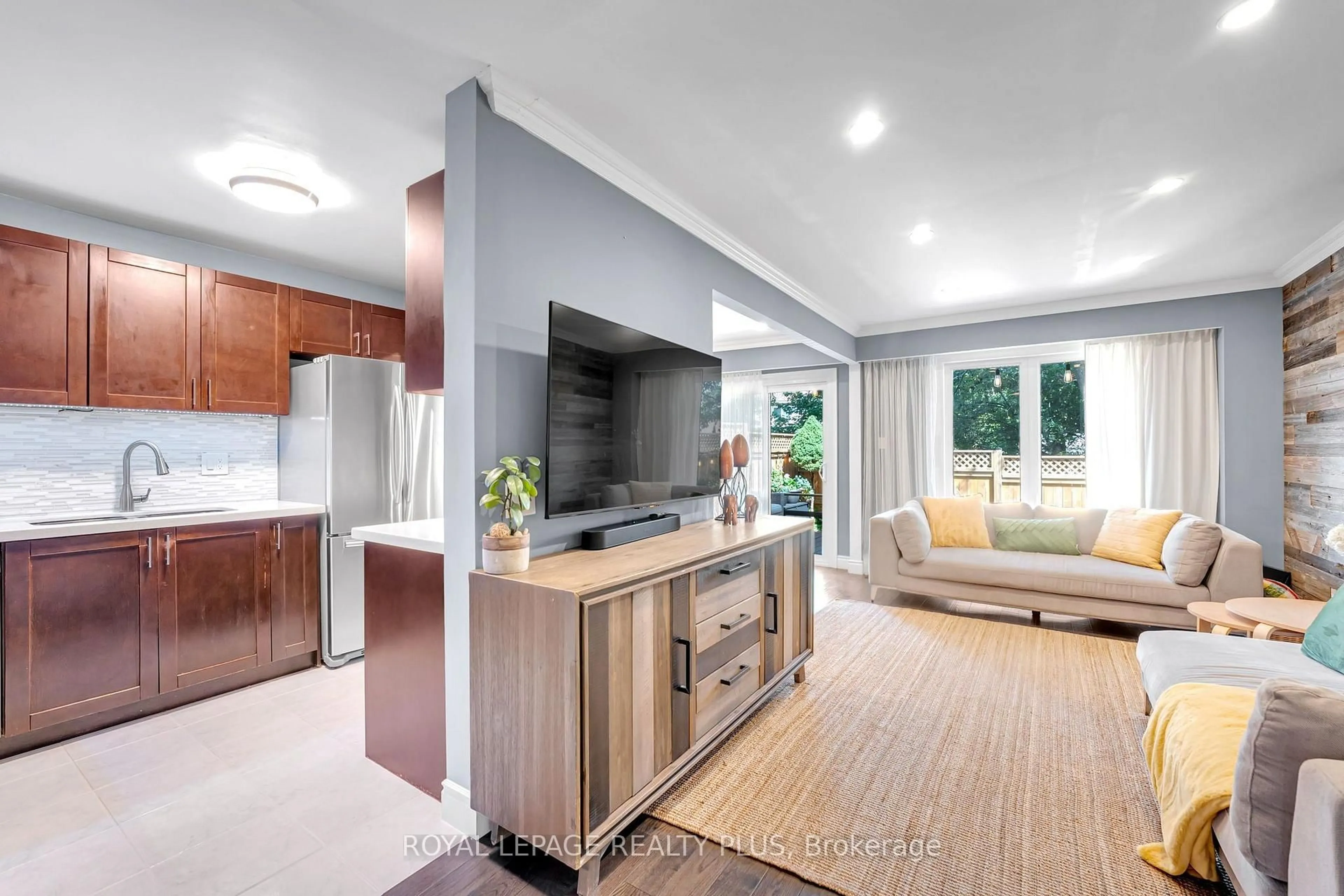 Open concept kitchen, unknown for 3395 Cliff Rd #28, Mississauga Ontario L5A 3M7