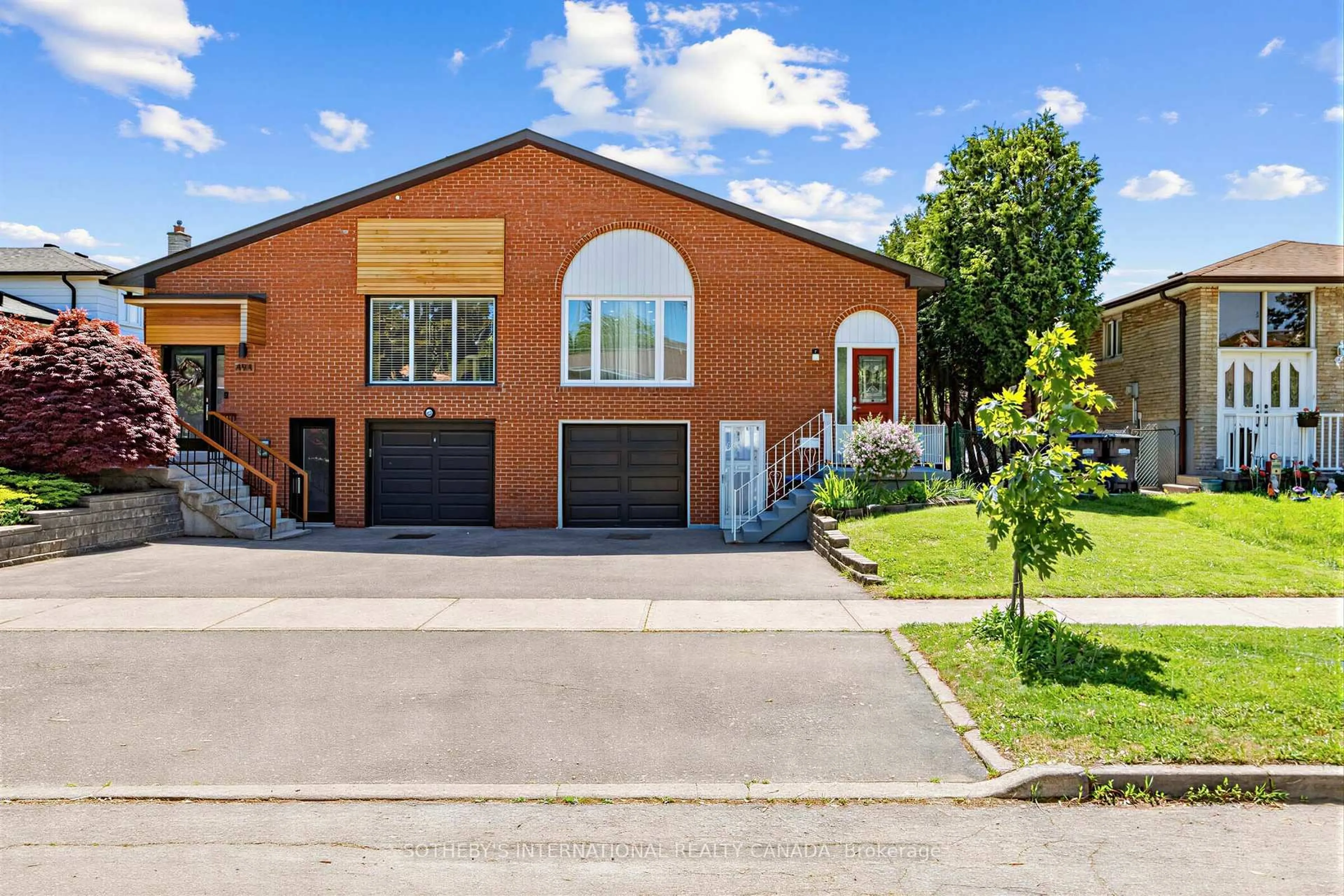 Home with brick exterior material, street for 496 Fendalton St, Mississauga Ontario L5B 2L9