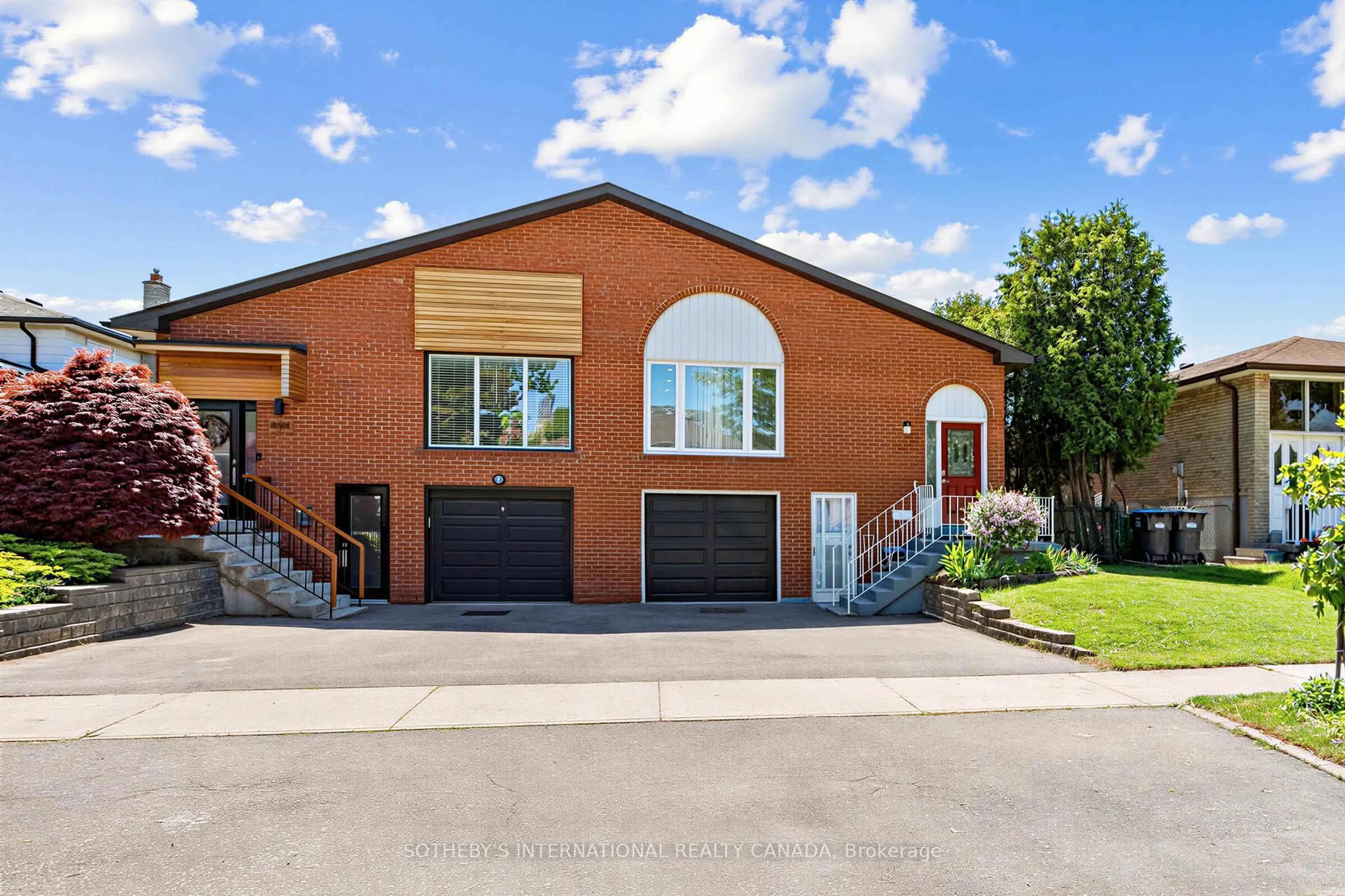 Home with brick exterior material, street for 496 Fendalton St, Mississauga Ontario L5B 2L9