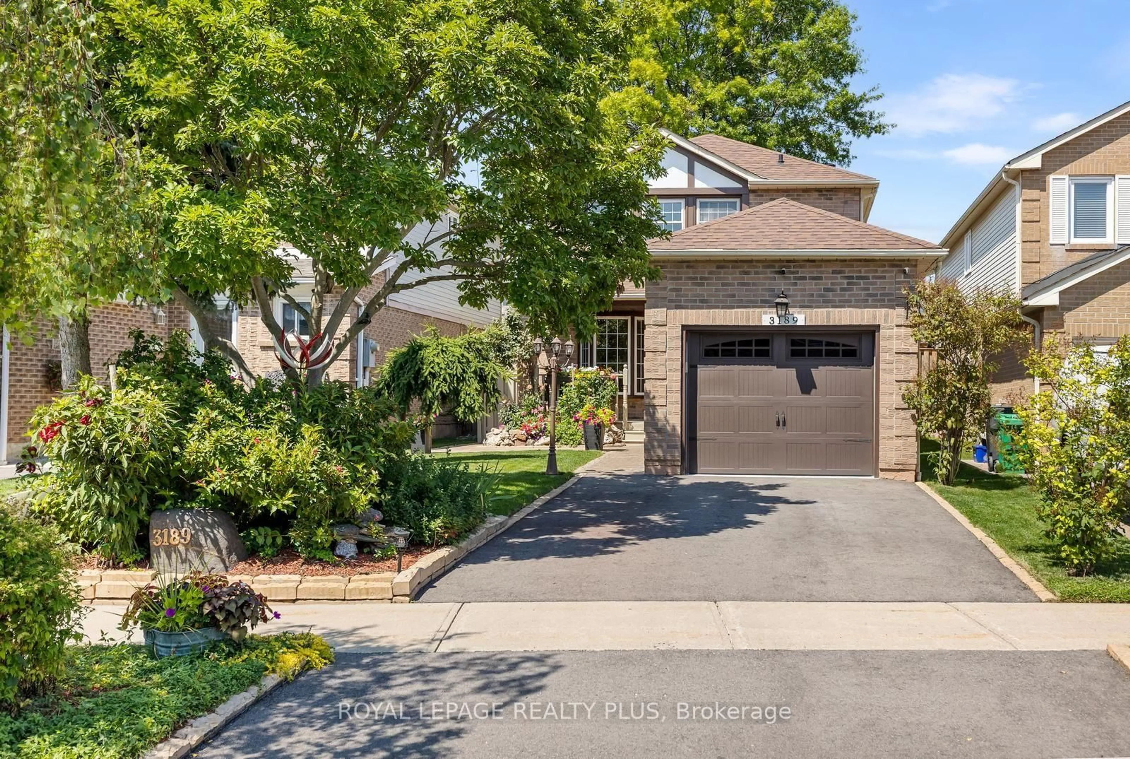 Home with brick exterior material, street for 3189 Coldstream Rd, Mississauga Ontario L5L 5J7