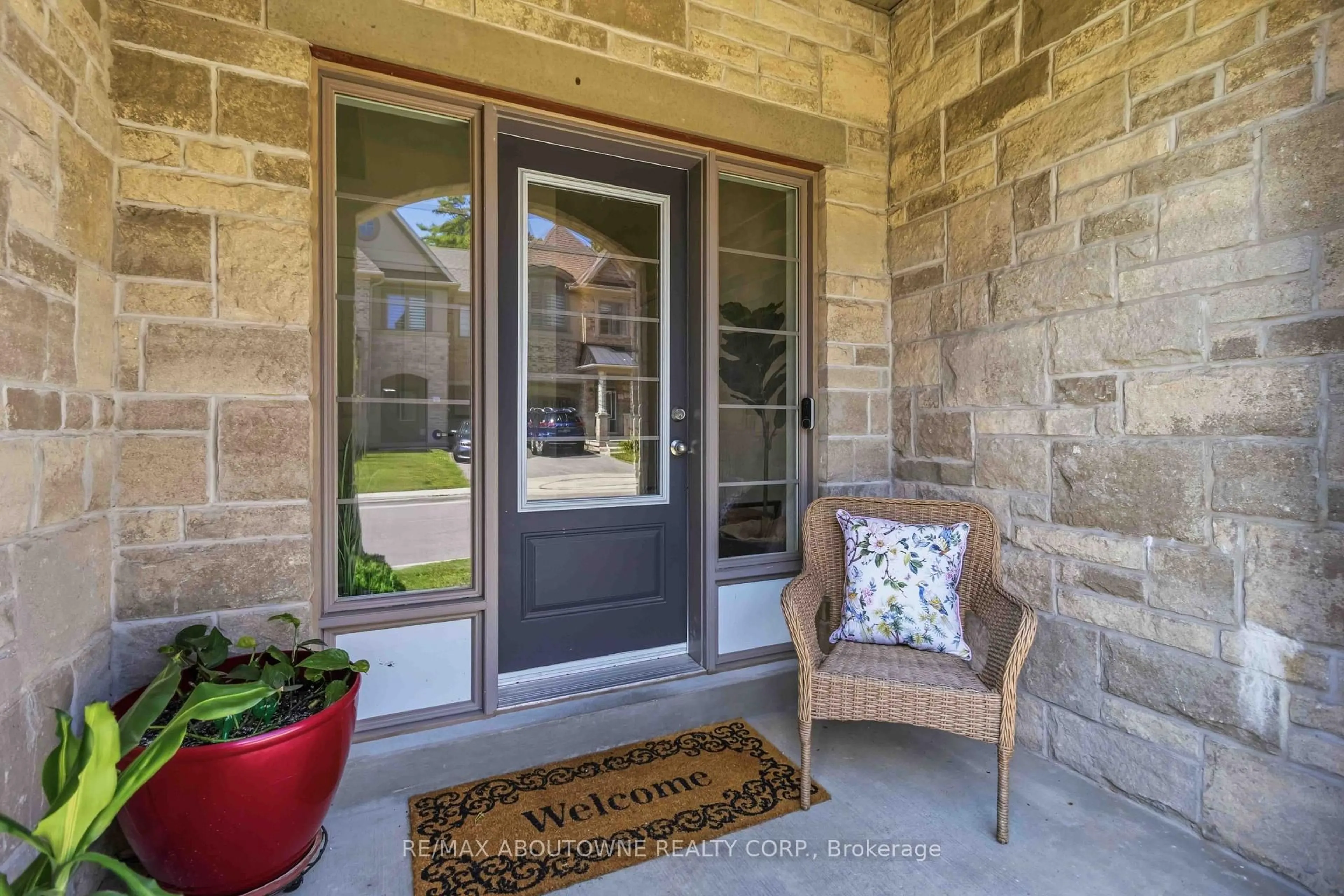 Indoor entryway for 14 Summerbeam Way, Brampton Ontario L6Y 6K5