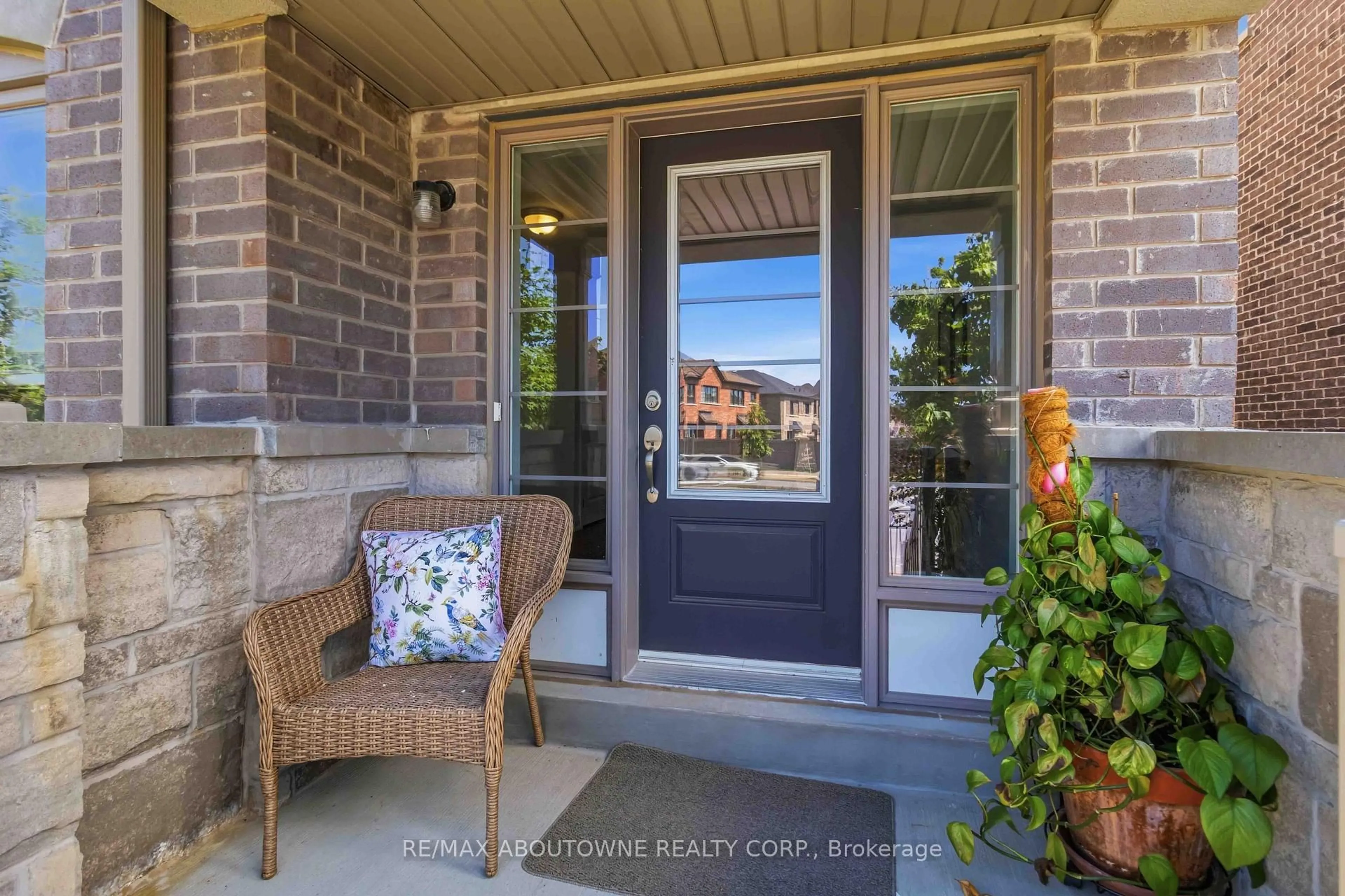 Indoor entryway for 14 Summerbeam Way, Brampton Ontario L6Y 6K5