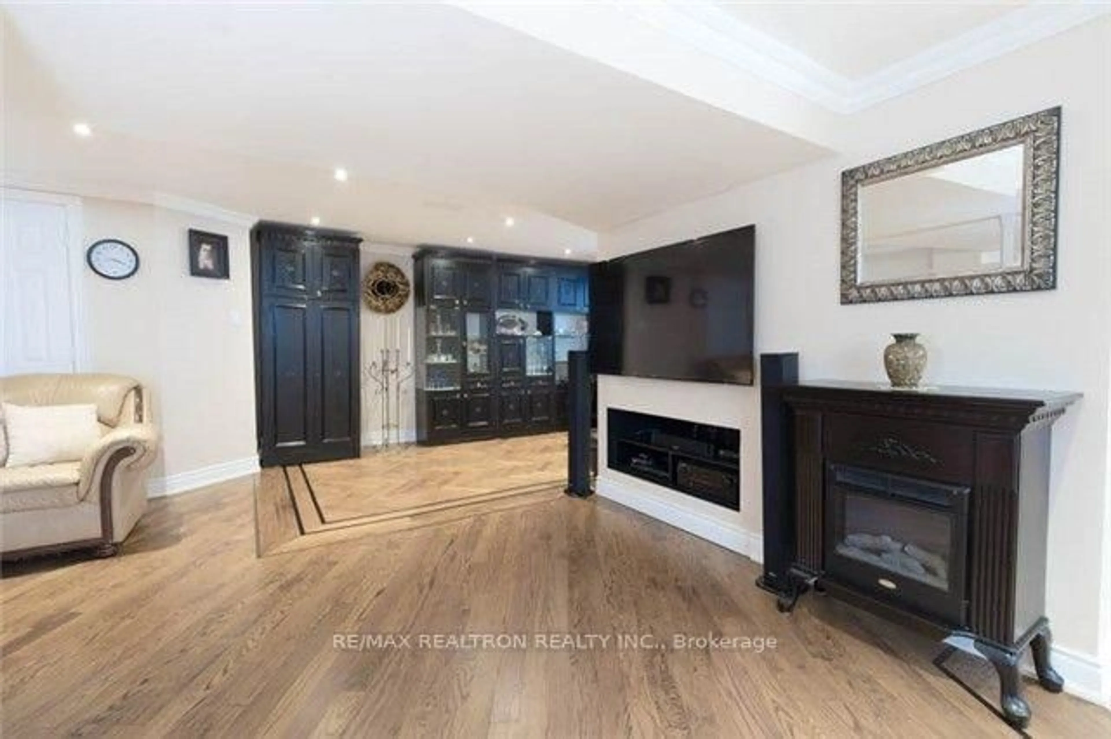 Unknown for 1458 Bridge Rd, Oakville Ontario L6L 2E1