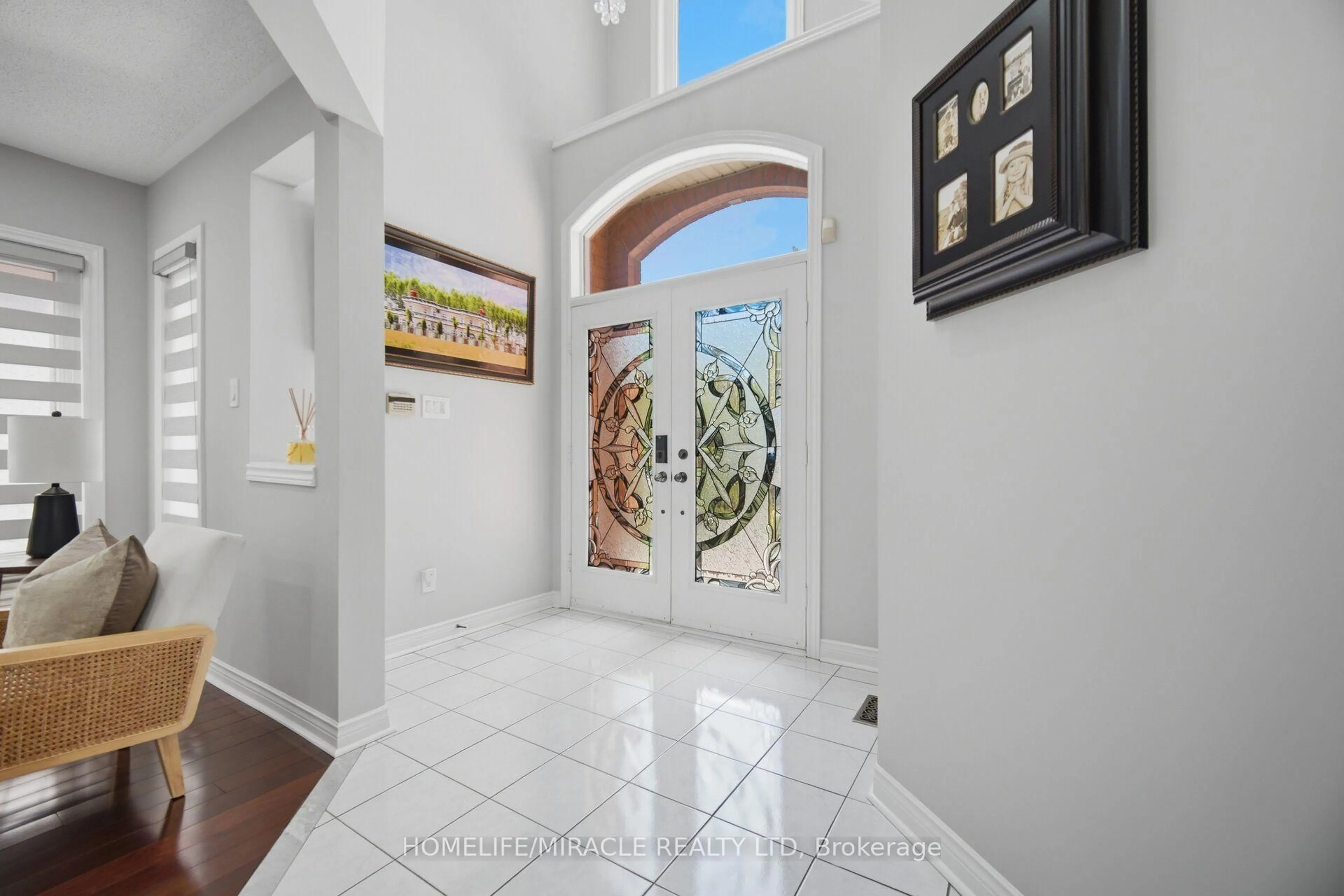 Indoor entryway for 11 Barleyfield Rd, Brampton Ontario L6R 1R4
