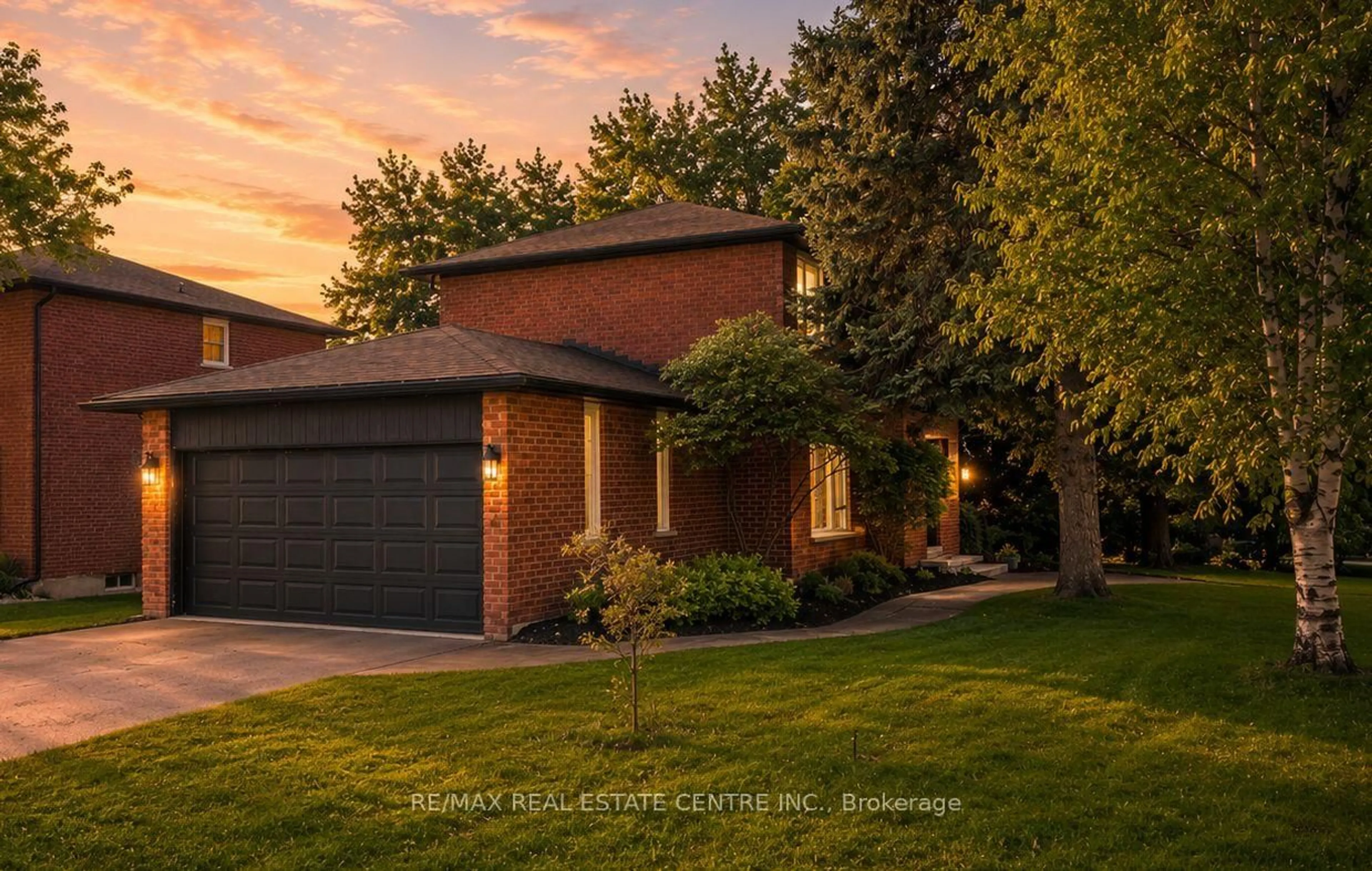 Home with brick exterior material, street for 436 College Ave, Orangeville Ontario L9W 4H2