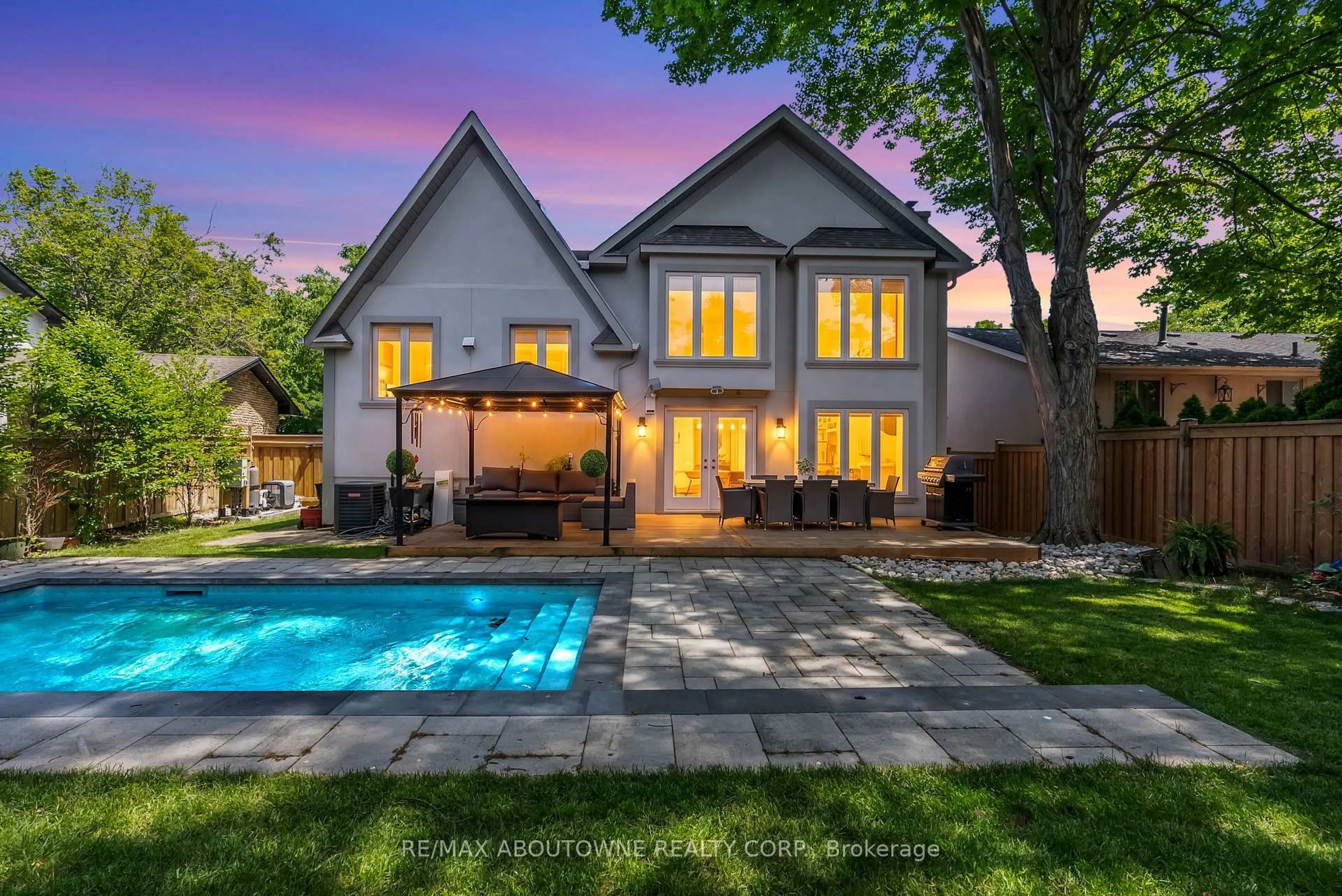 Home with brick exterior material, street for 428 Brookmill Rd, Oakville Ontario L6J 5K5