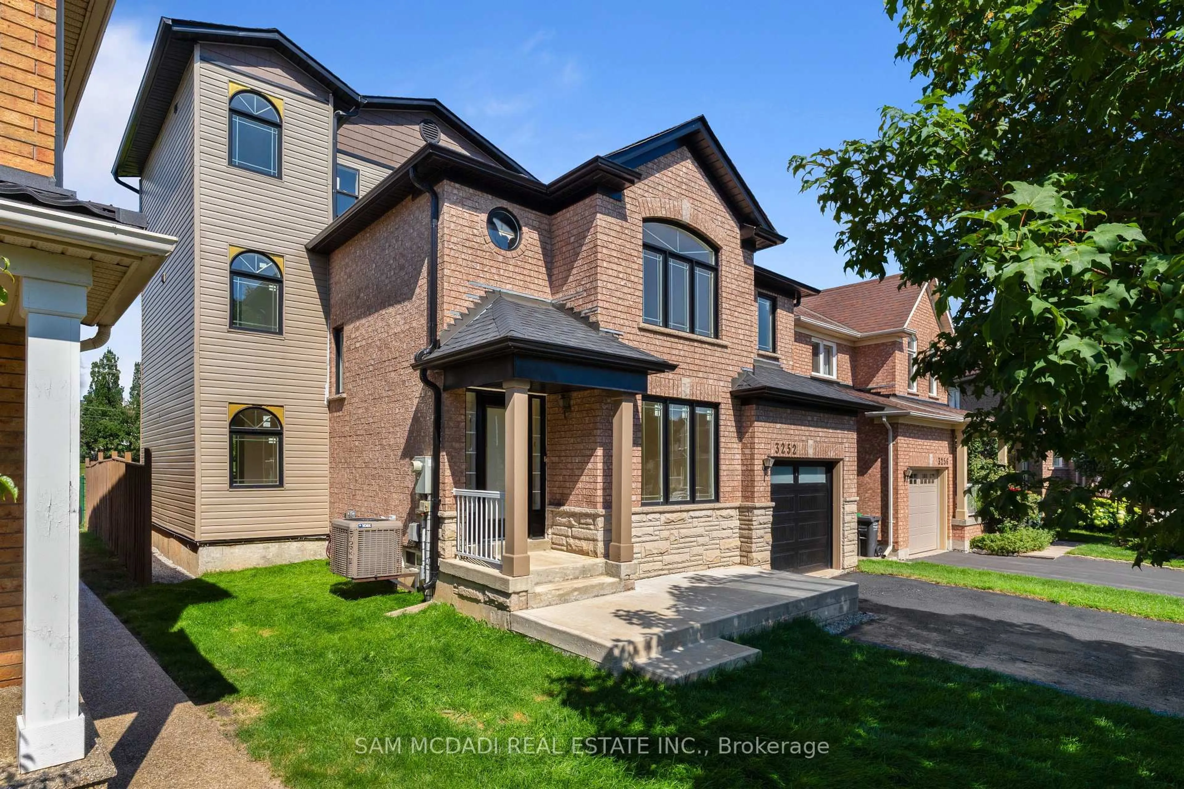 Home with brick exterior material, street for 3252 Hunters Glen, Mississauga Ontario L5N 8M3