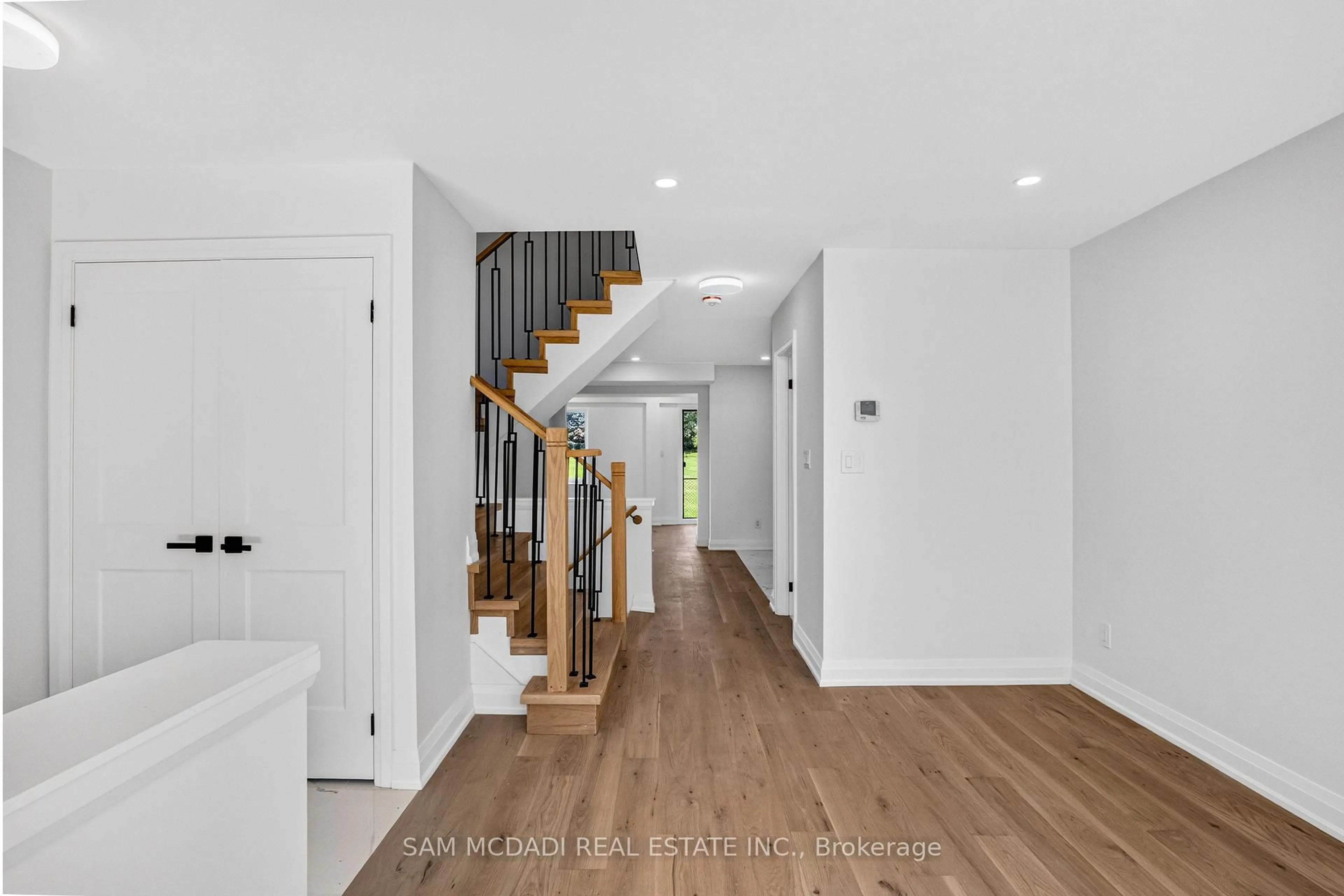 Indoor entryway for 3252 Hunters Glen, Mississauga Ontario L5N 8M3
