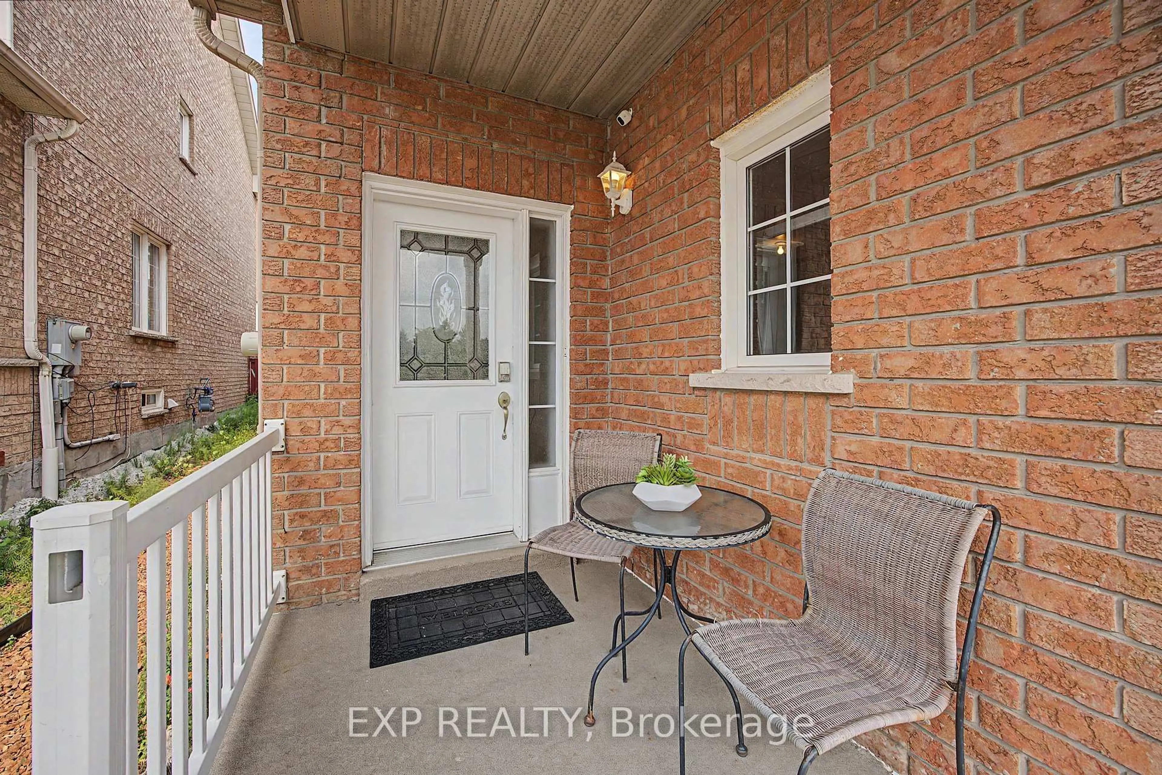 Indoor entryway for 7269 Lantern Fly Hllw, Mississauga Ontario L5W 1K2