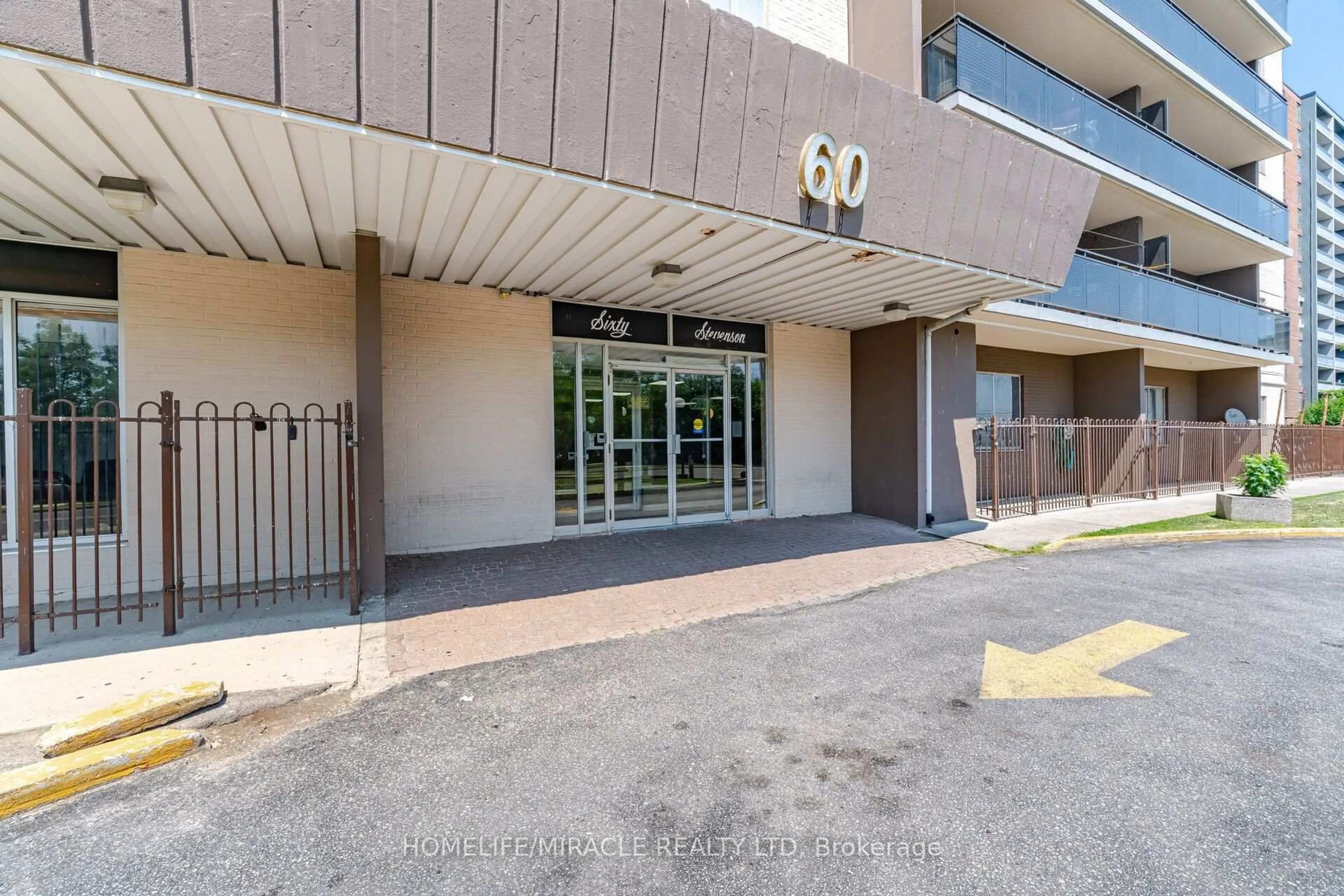 Indoor foyer for 60 Stevenson Rd #1105, Toronto Ontario M9V 2B4