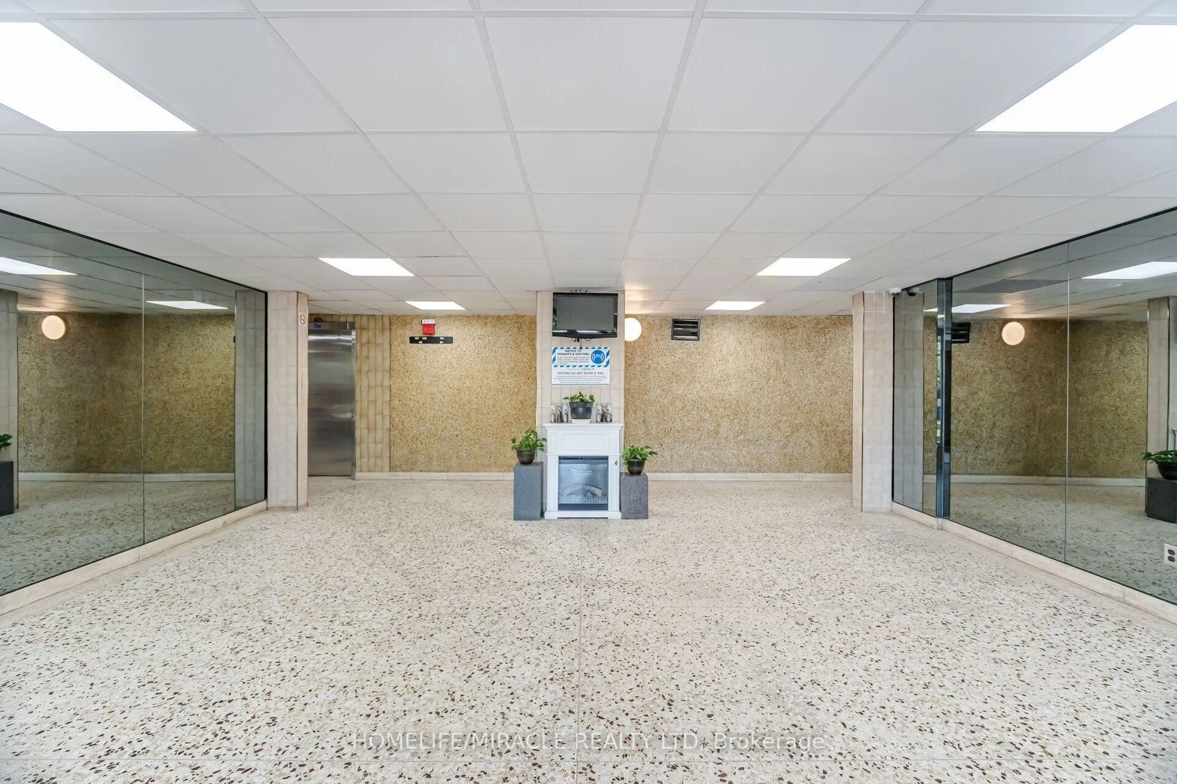 Indoor foyer for 60 Stevenson Rd #1105, Toronto Ontario M9V 2B4