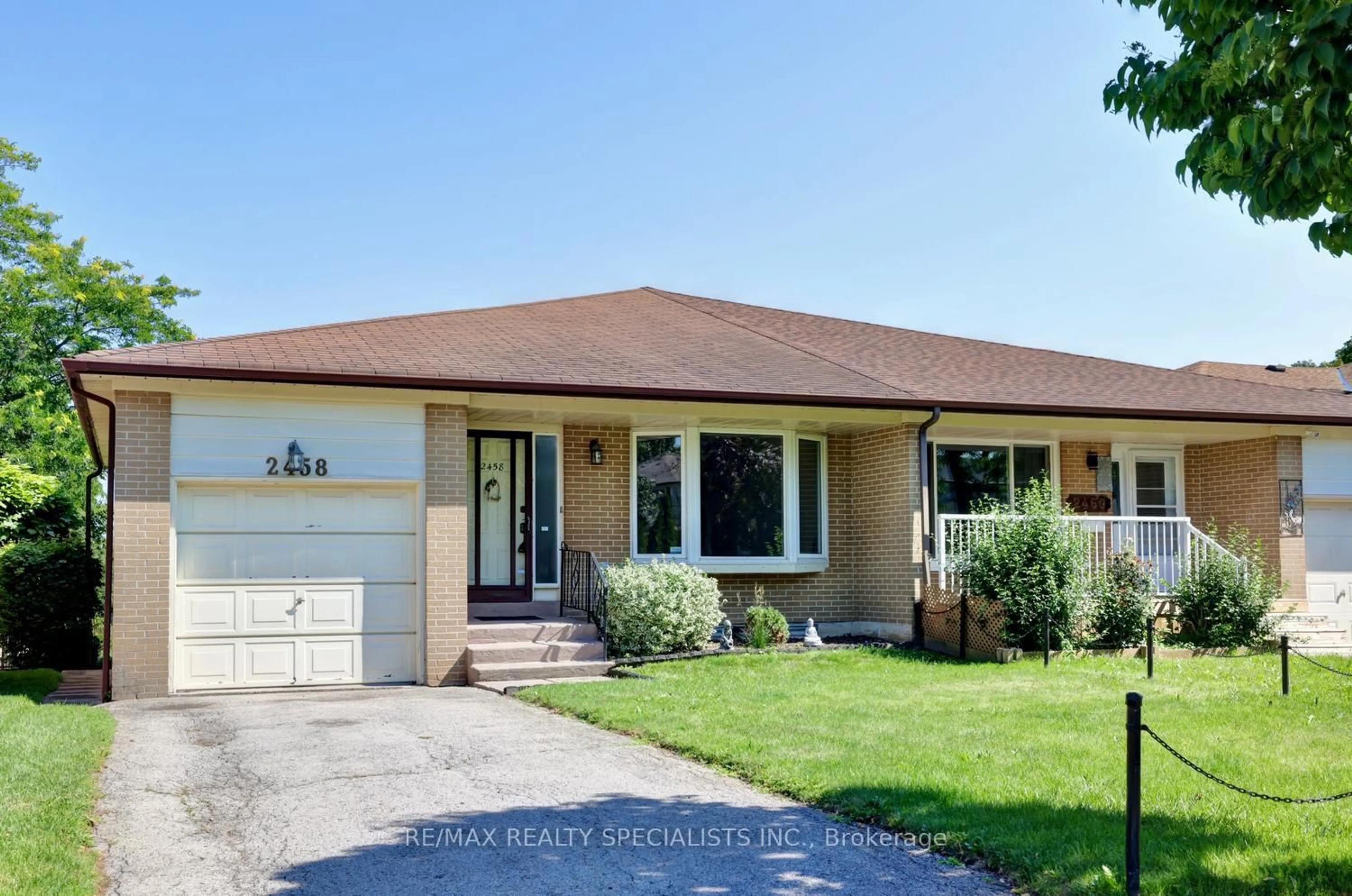 Home with vinyl exterior material, street for 2458 Barcella Cres, Mississauga Ontario L5K 1E2