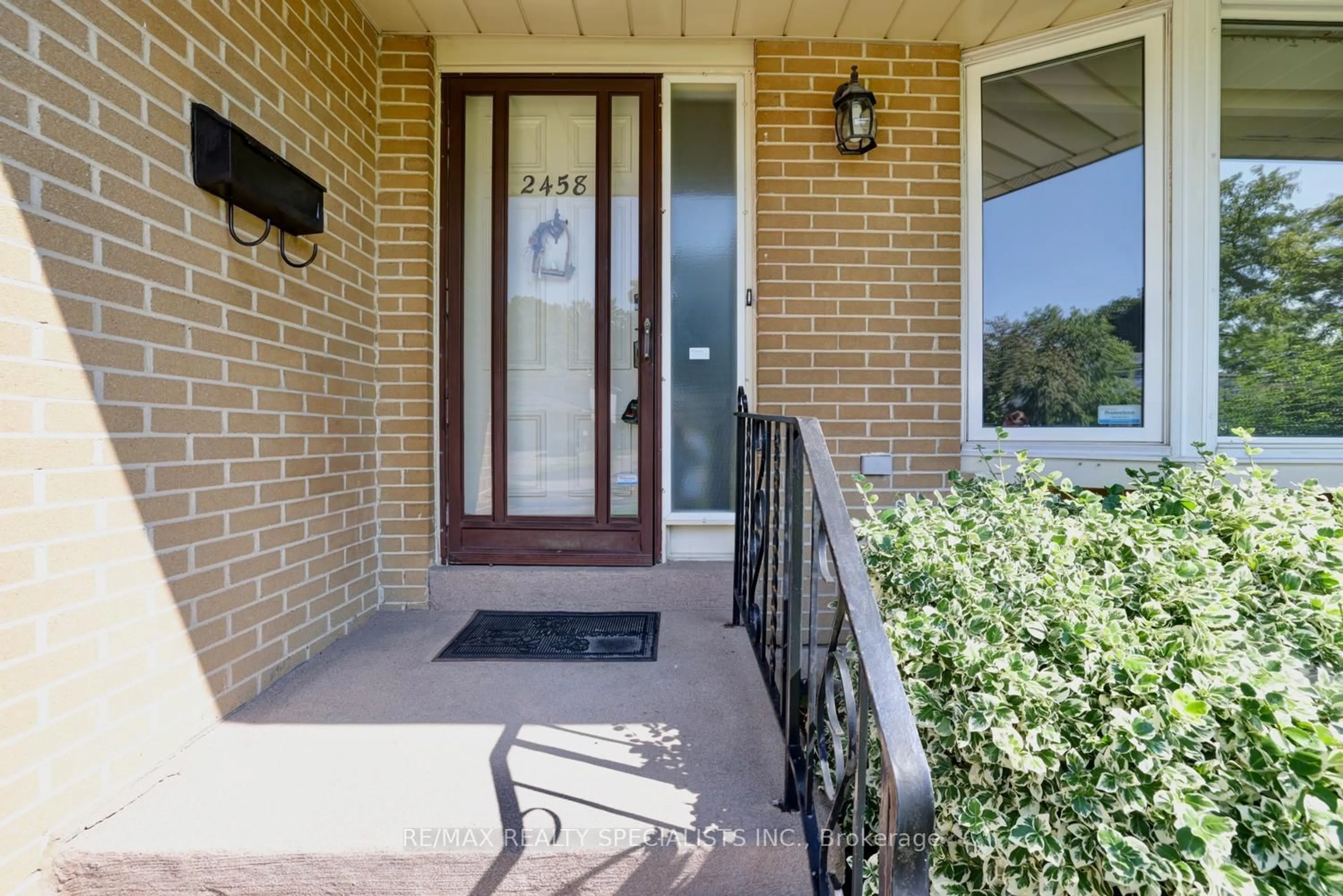 Unknown for 2458 Barcella Cres, Mississauga Ontario L5K 1E2