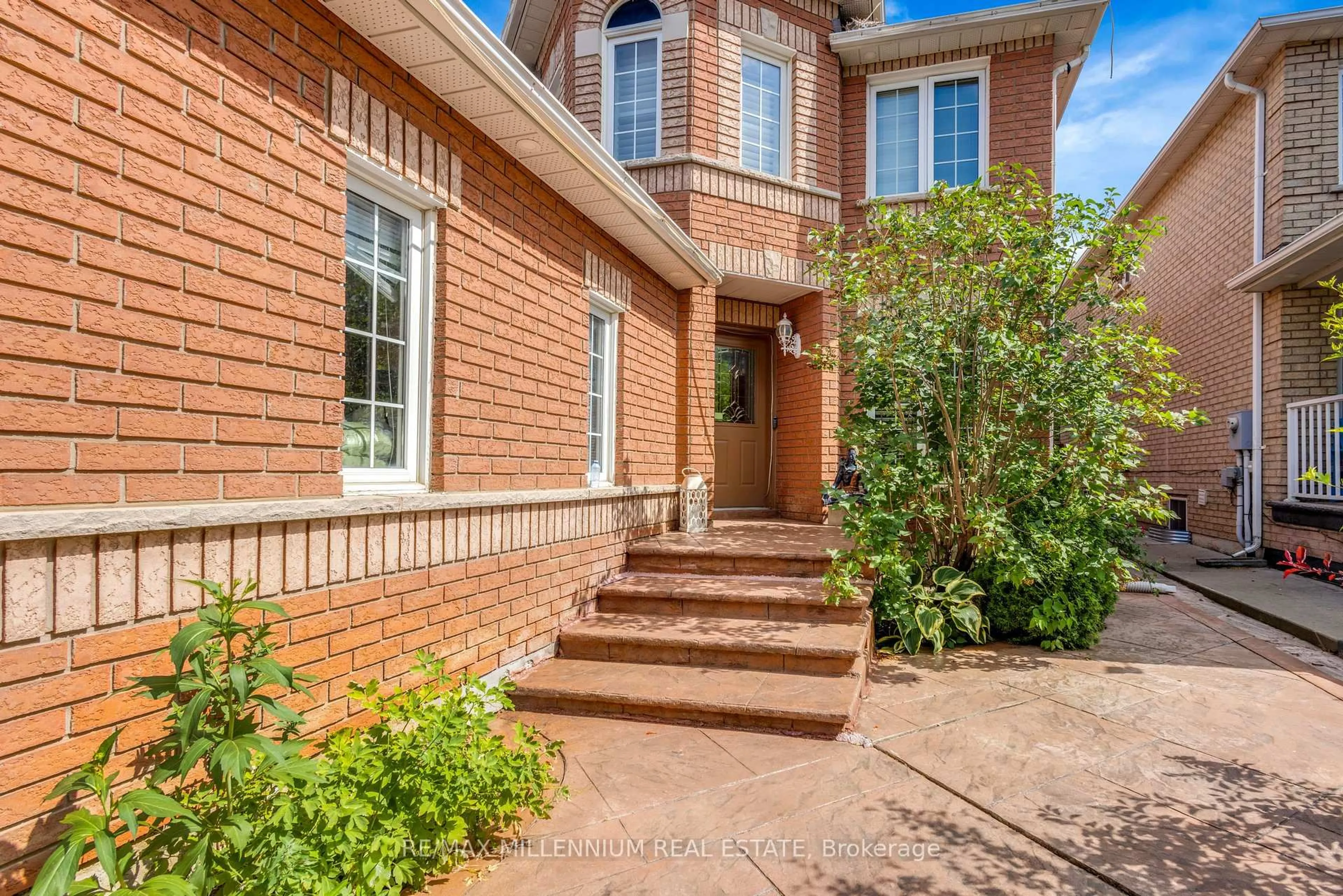 Home with brick exterior material, street for 252 Mountainberry Rd, Brampton Ontario L6R 1H9