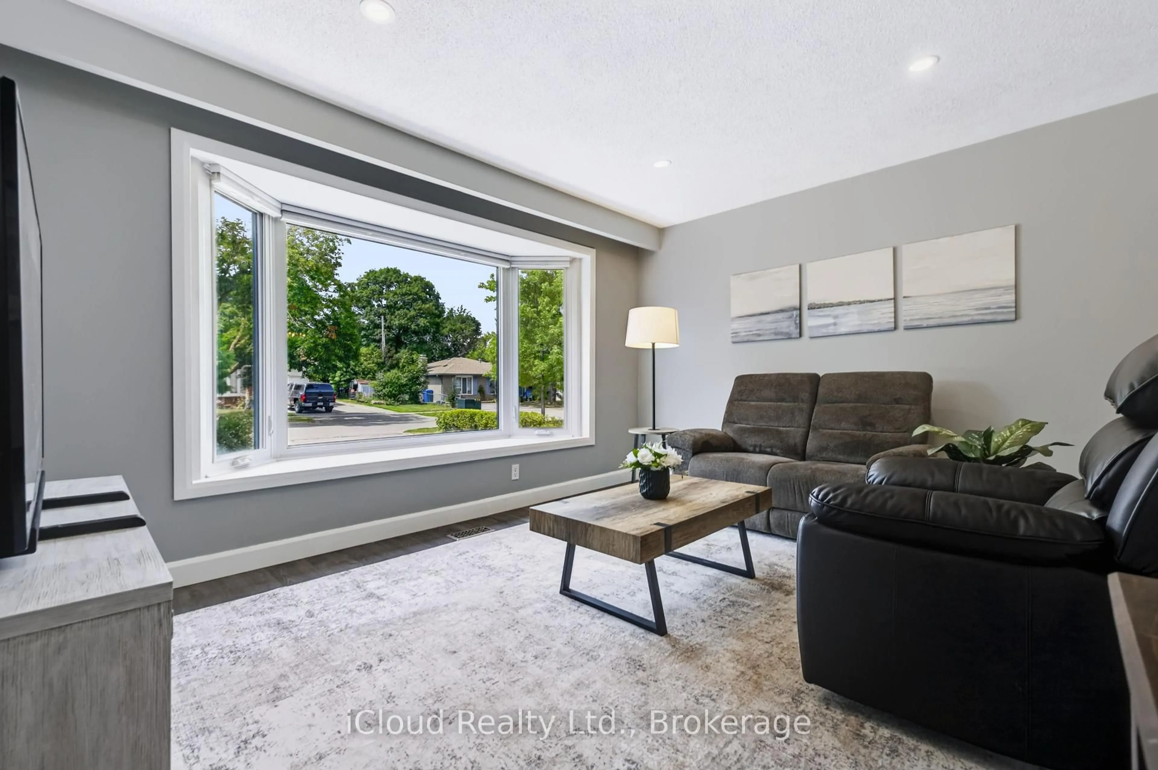 Living room with furniture, unknown for 93 Church St, Orangeville Ontario L9W 1P3