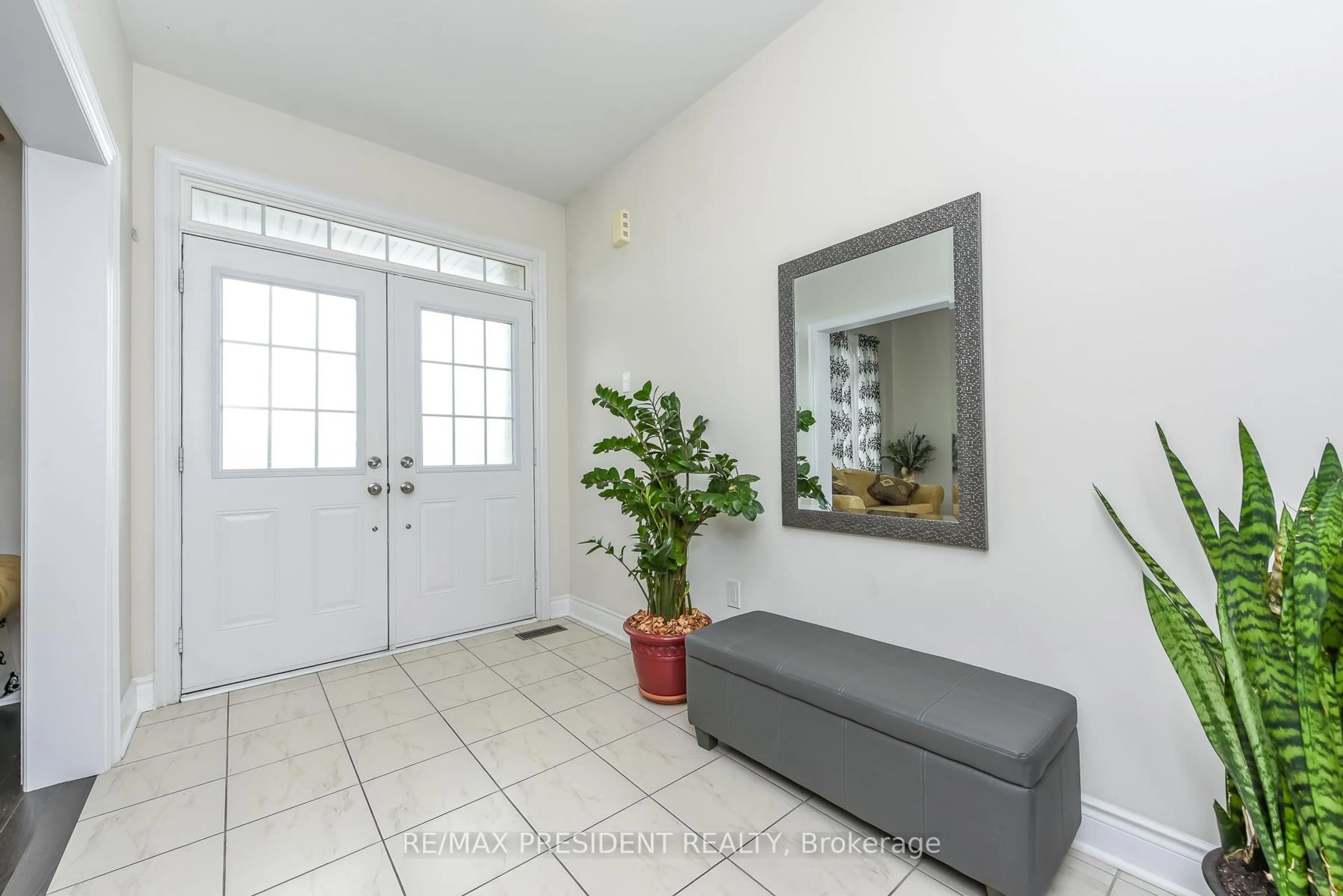 Indoor entryway for 19 Jaypeak Rd, Brampton Ontario L6P 4J8