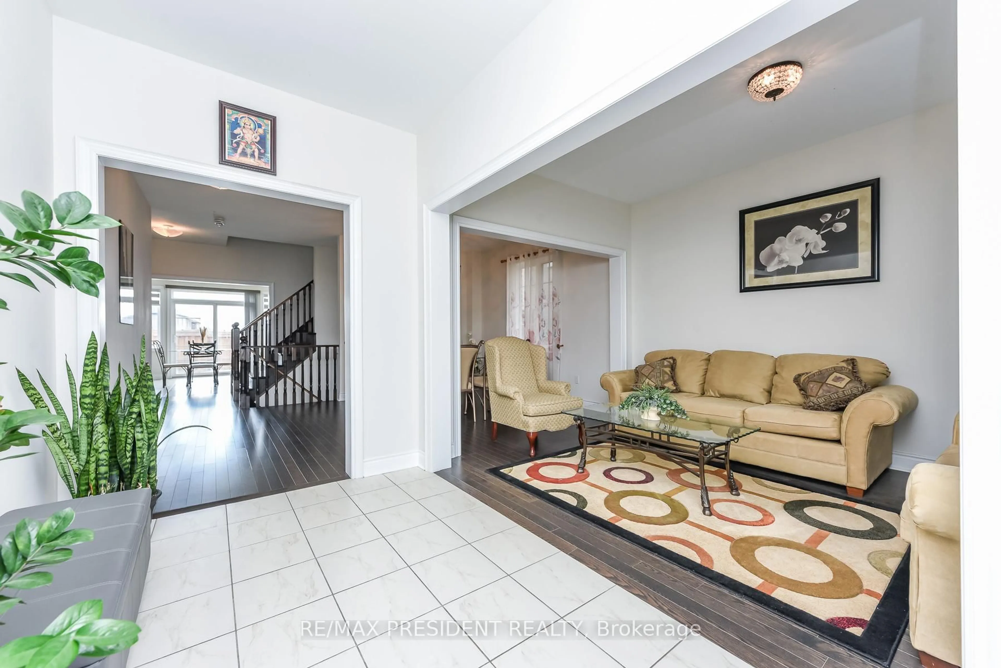 Indoor foyer for 19 Jaypeak Rd, Brampton Ontario L6P 4J8