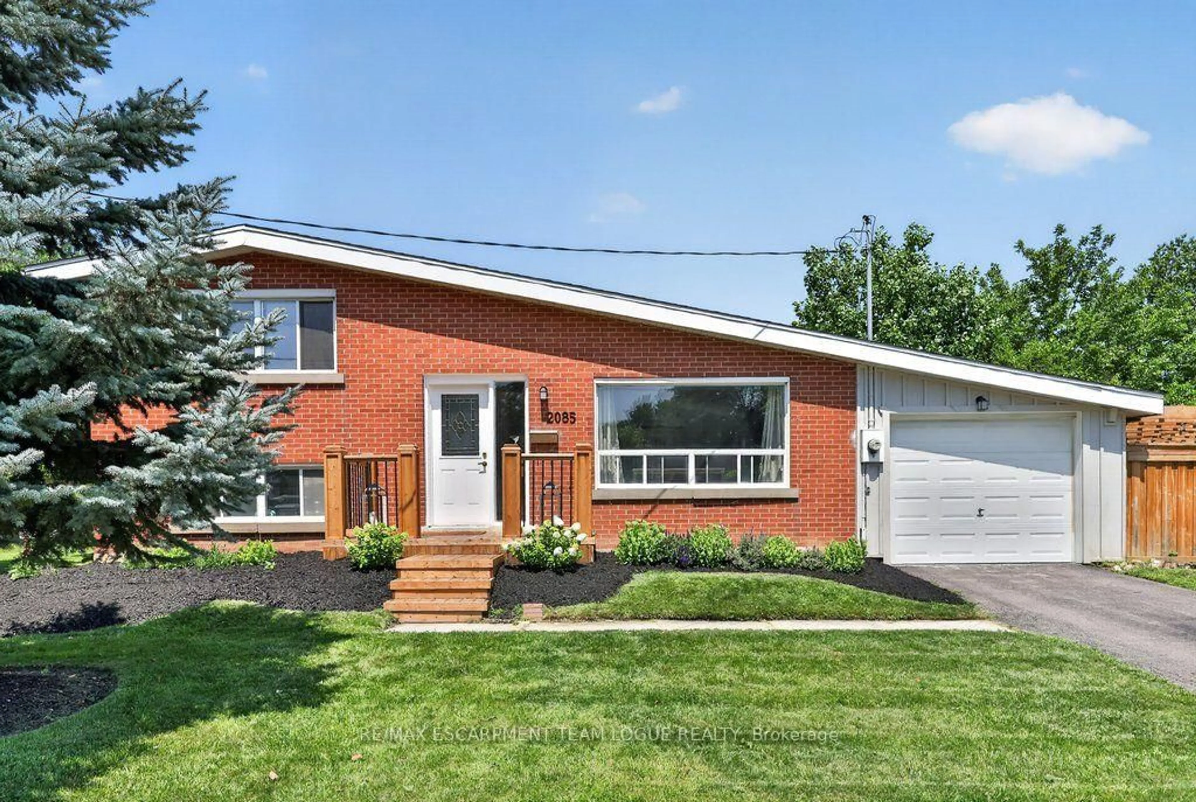 Home with brick exterior material, street for 2085 Mountainside Dr, Burlington Ontario L7P 1A9
