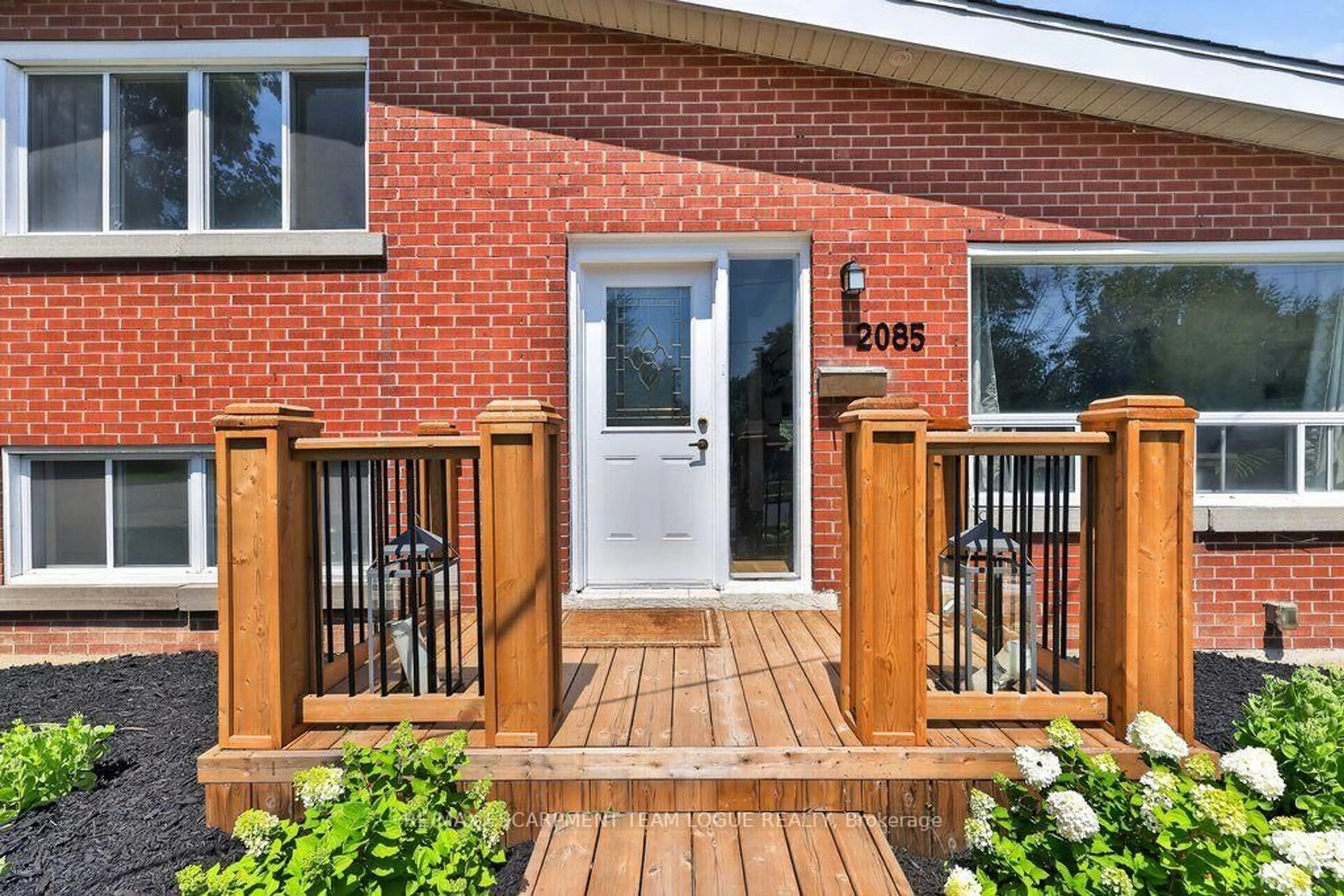 Home with brick exterior material, street for 2085 Mountainside Dr, Burlington Ontario L7P 1A9