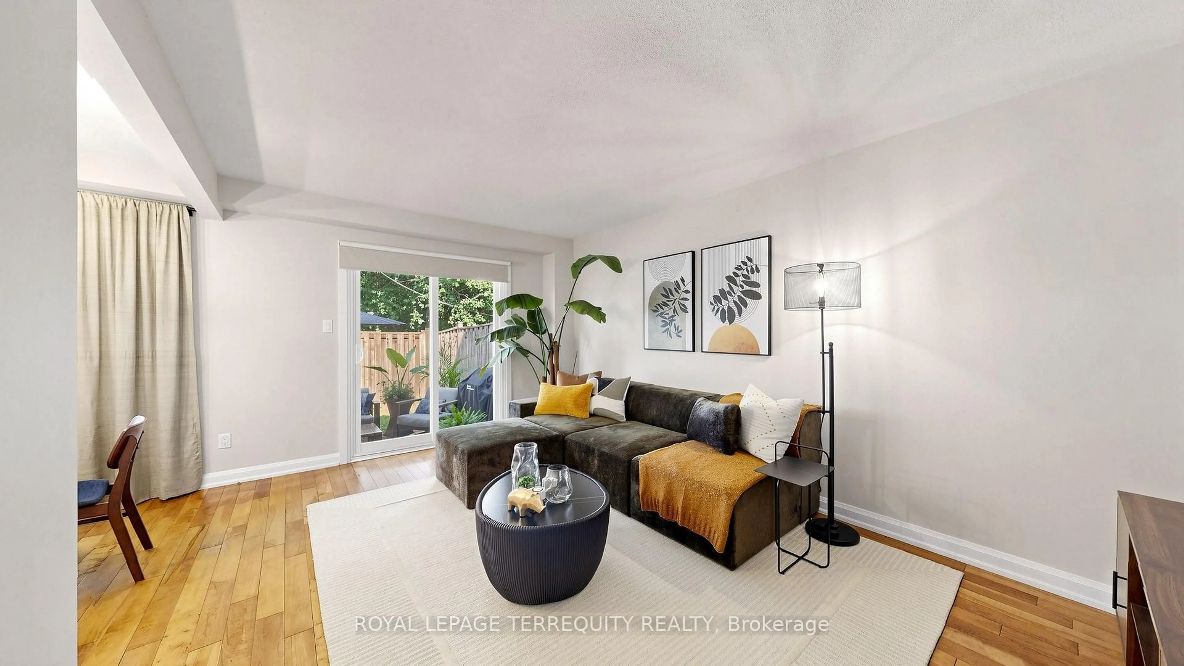 Living room with furniture, unknown for 18 Morley Cres #18, Brampton Ontario L6S 3K8