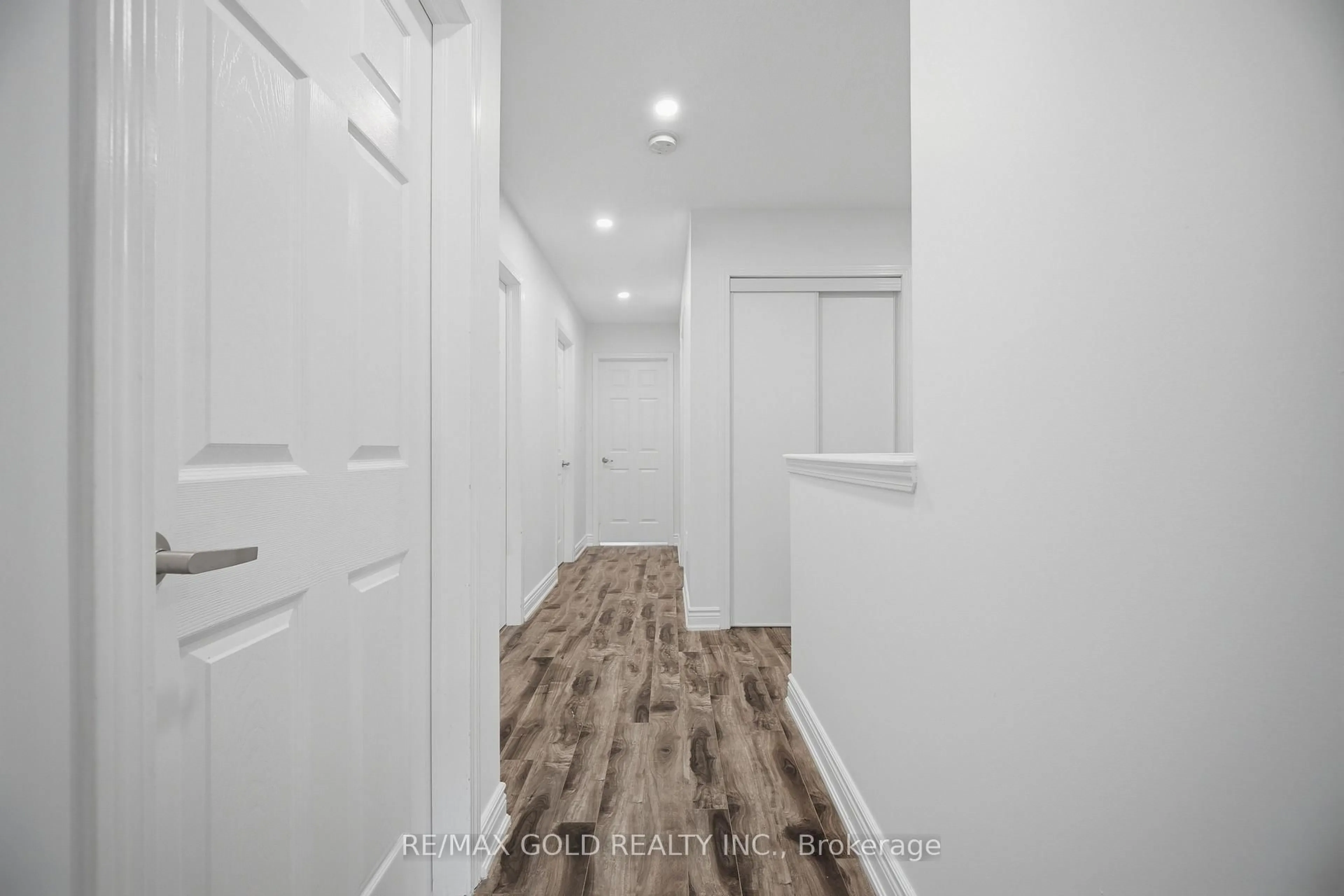 Indoor entryway for 1071 Savoline Blvd, Milton Ontario L9T 8N9