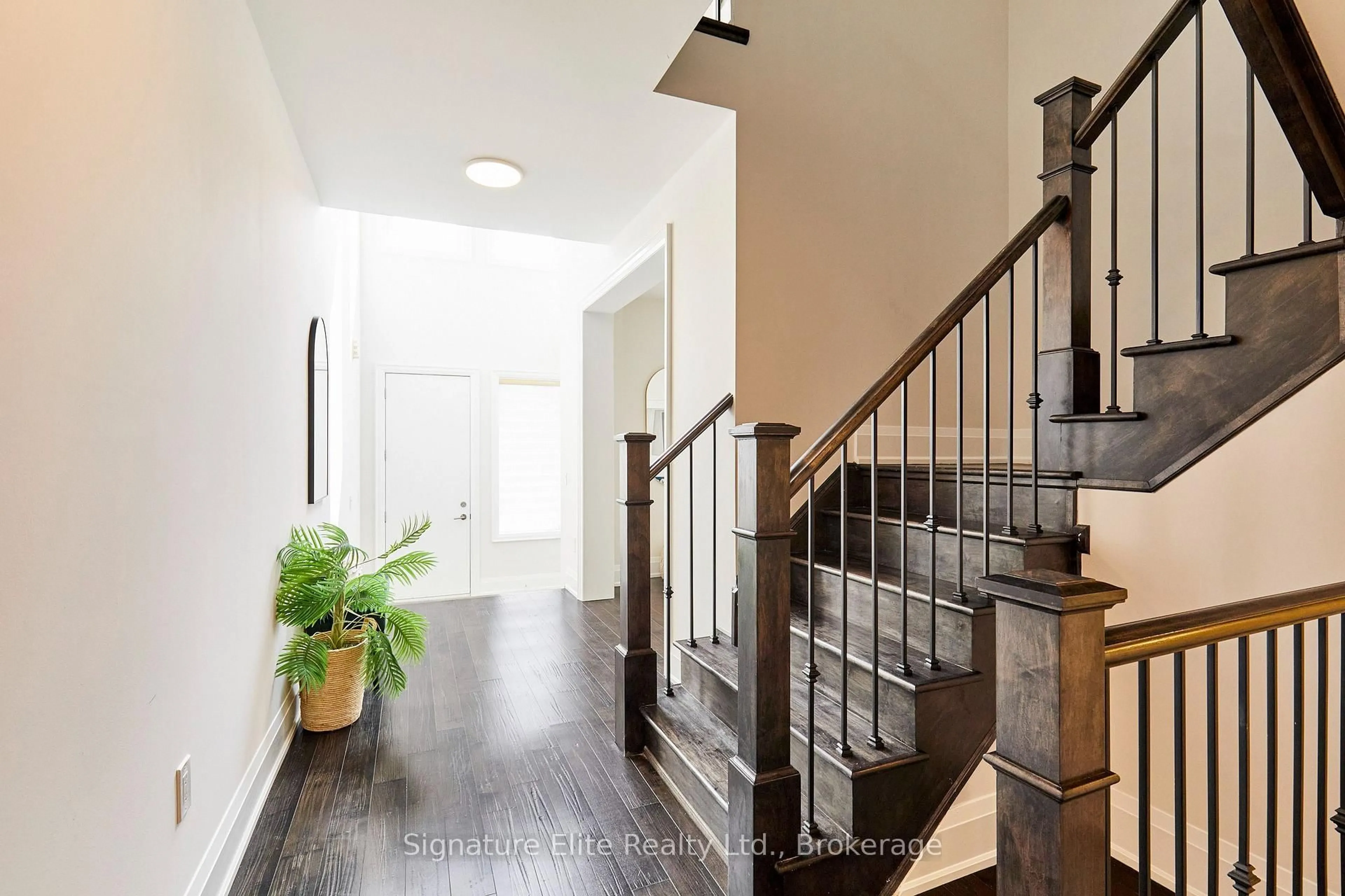Indoor entryway for 30 Stanley Greene Blvd, Toronto Ontario M3K 0A9