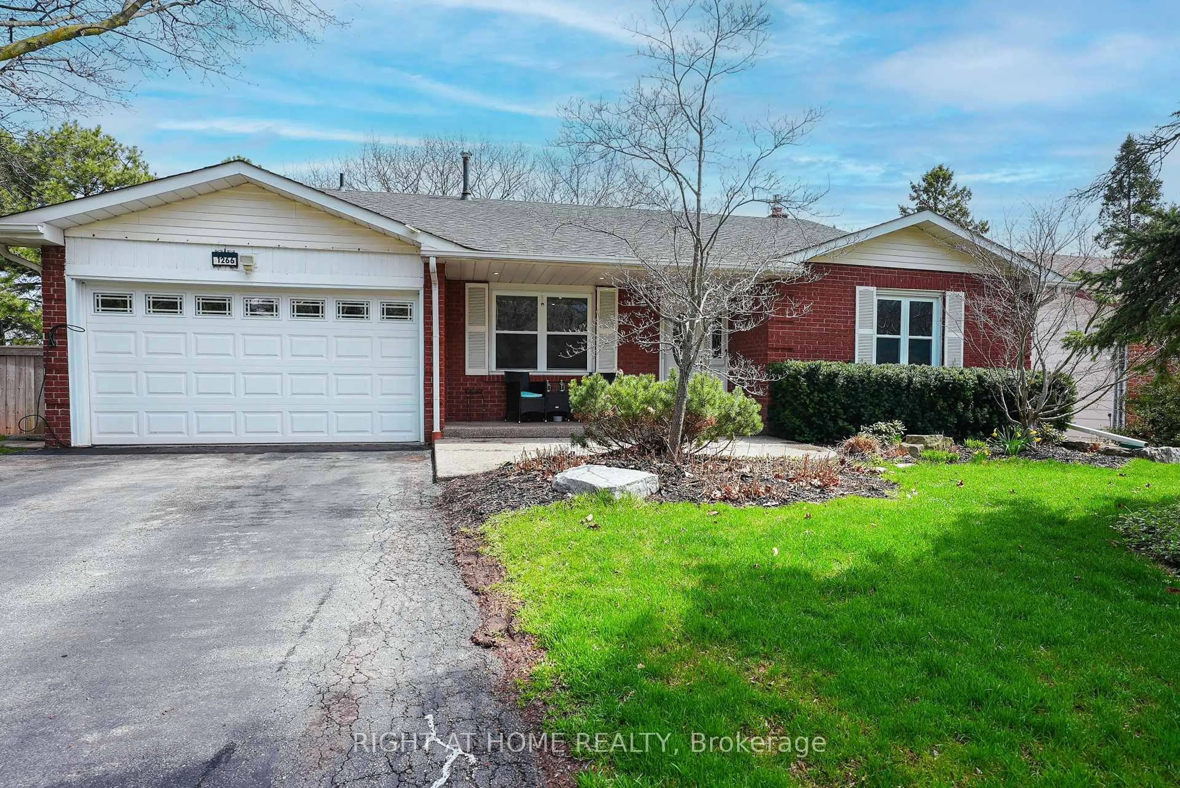 Home with brick exterior material, street for 1266 Lakeview Dr, Oakville Ontario L6H 2M8