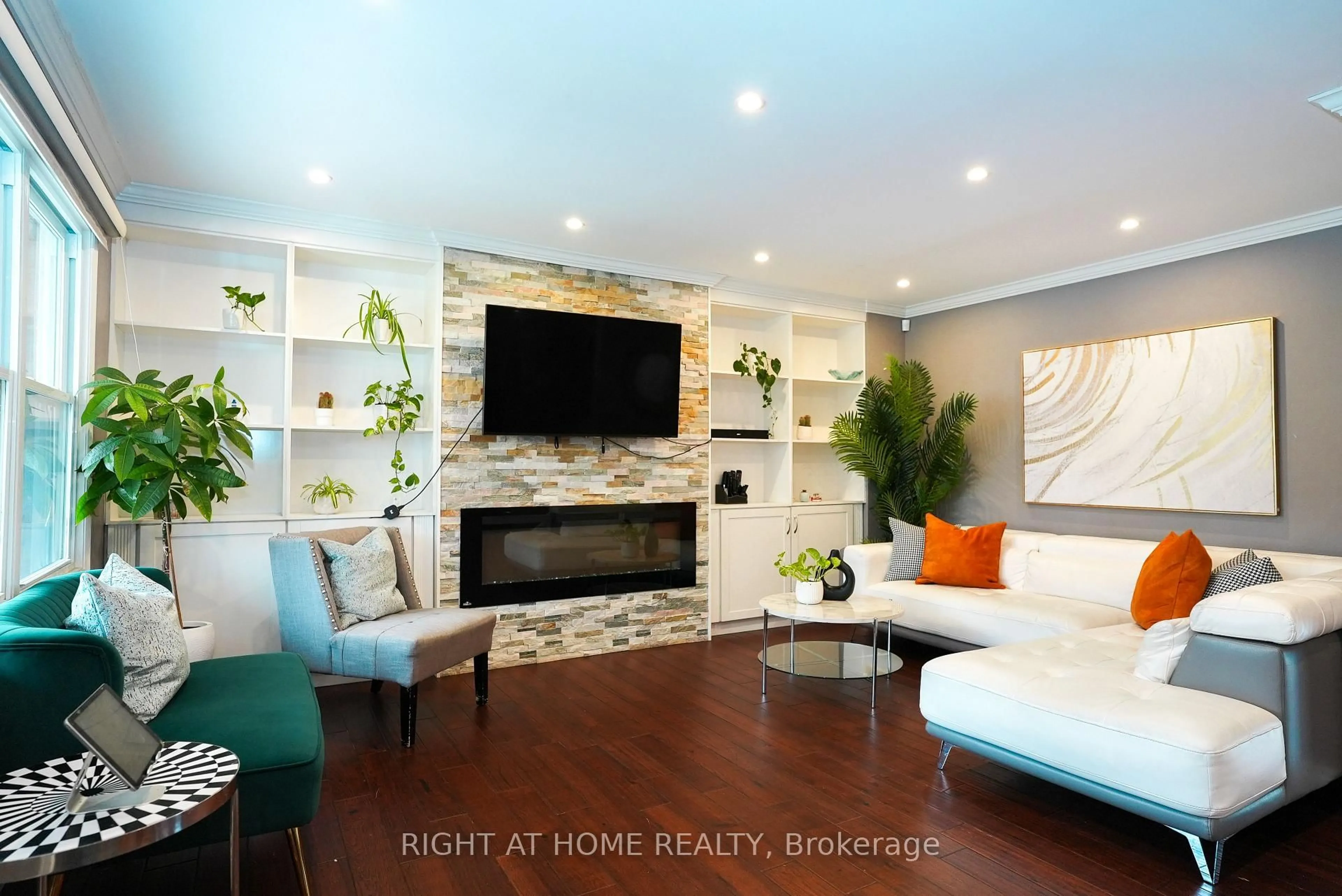 Living room with furniture, wood/laminate floor for 1266 Lakeview Dr, Oakville Ontario L6H 2M8