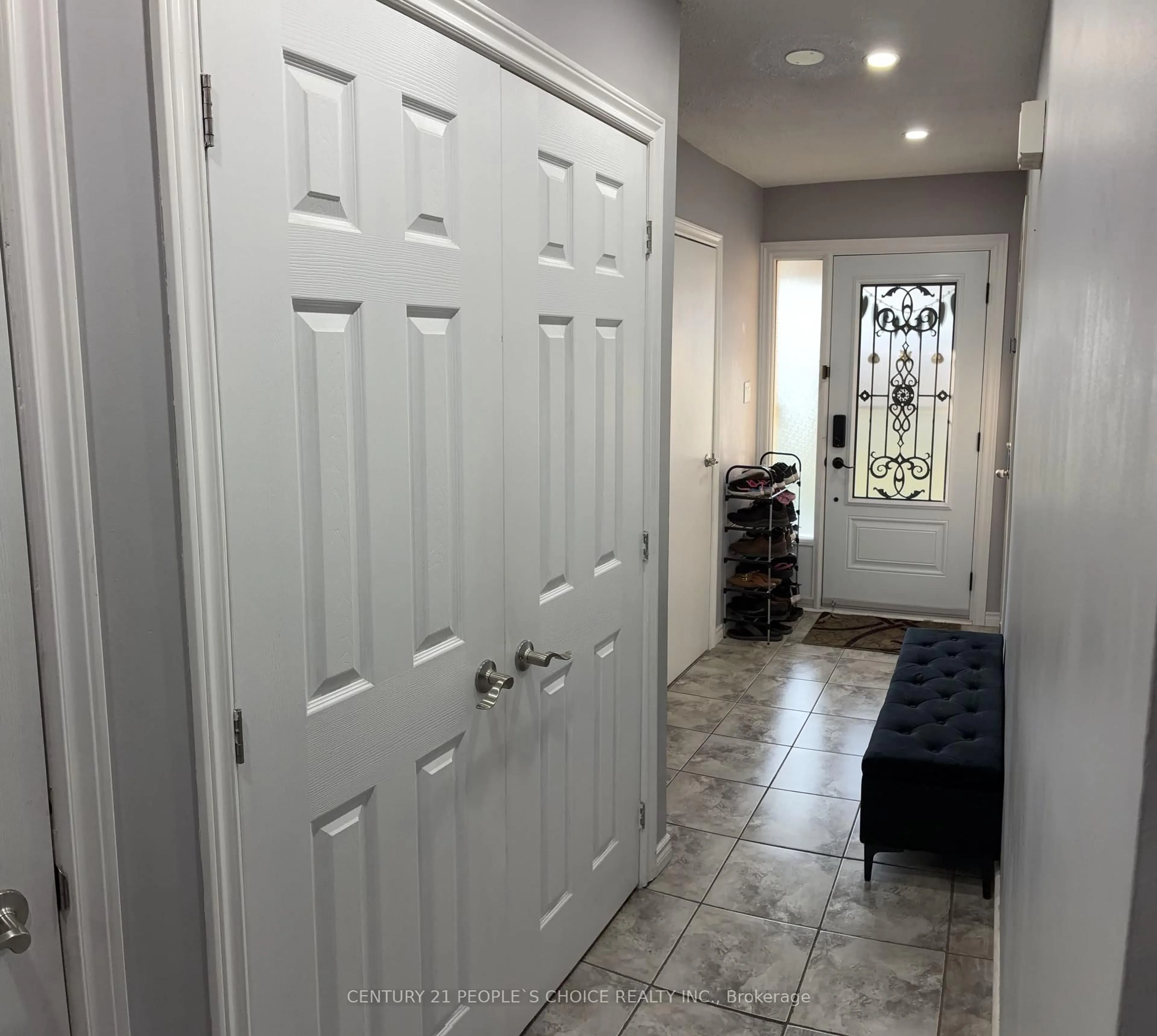Indoor entryway for 169 Baronwood Crt #169, Brampton Ontario L6V 3H8