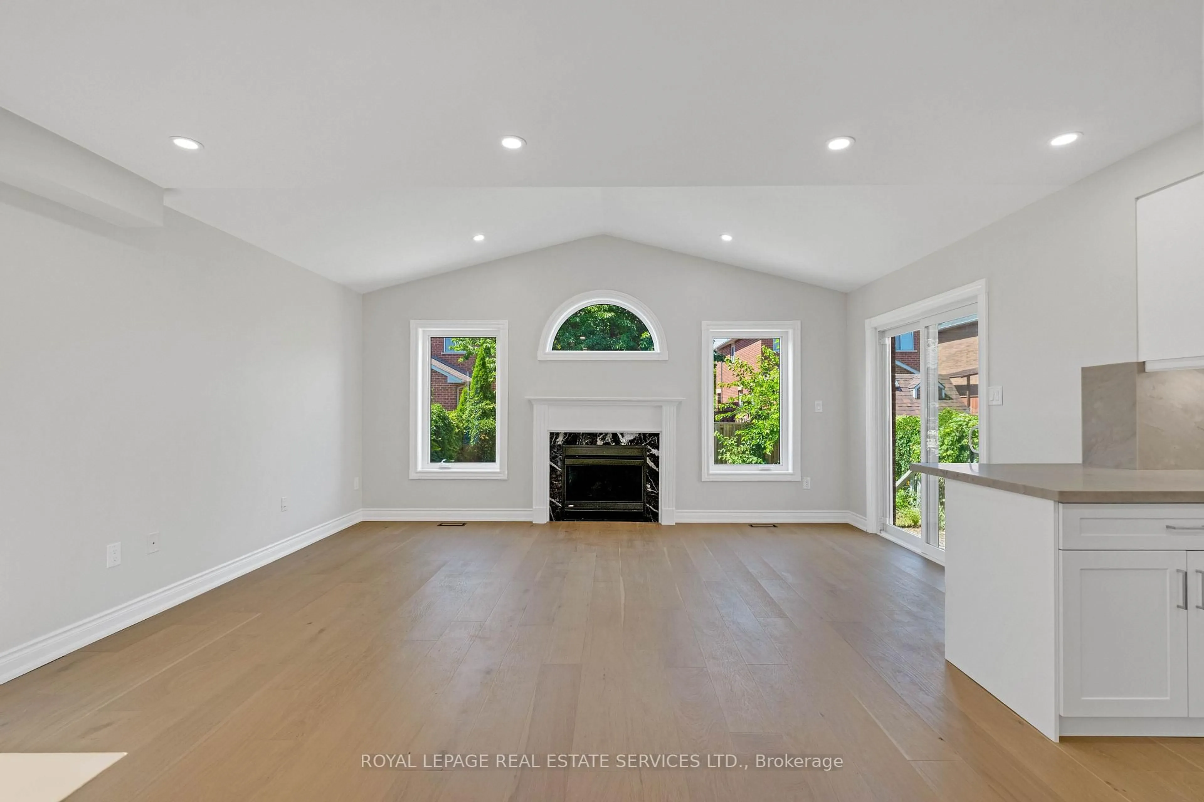 Unknown for 3955 Foxwood Ave, Mississauga Ontario L5N 7V4
