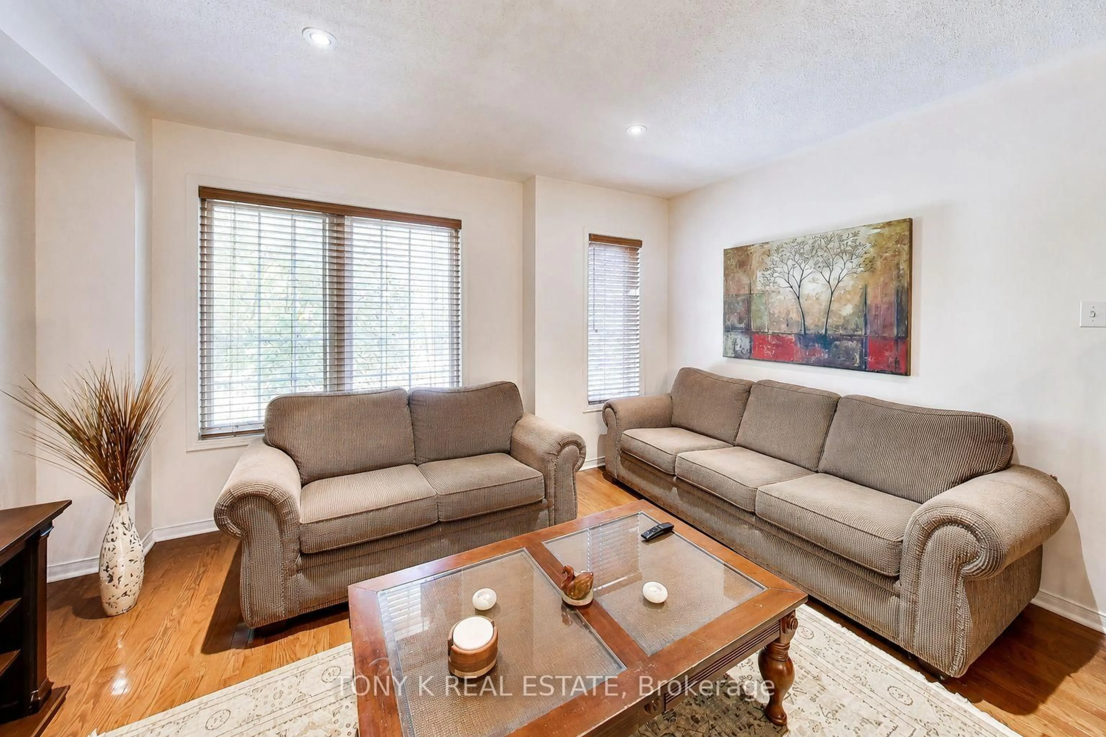 Living room with furniture, unknown for 45 Weston Rd, Toronto Ontario M6N 5H3