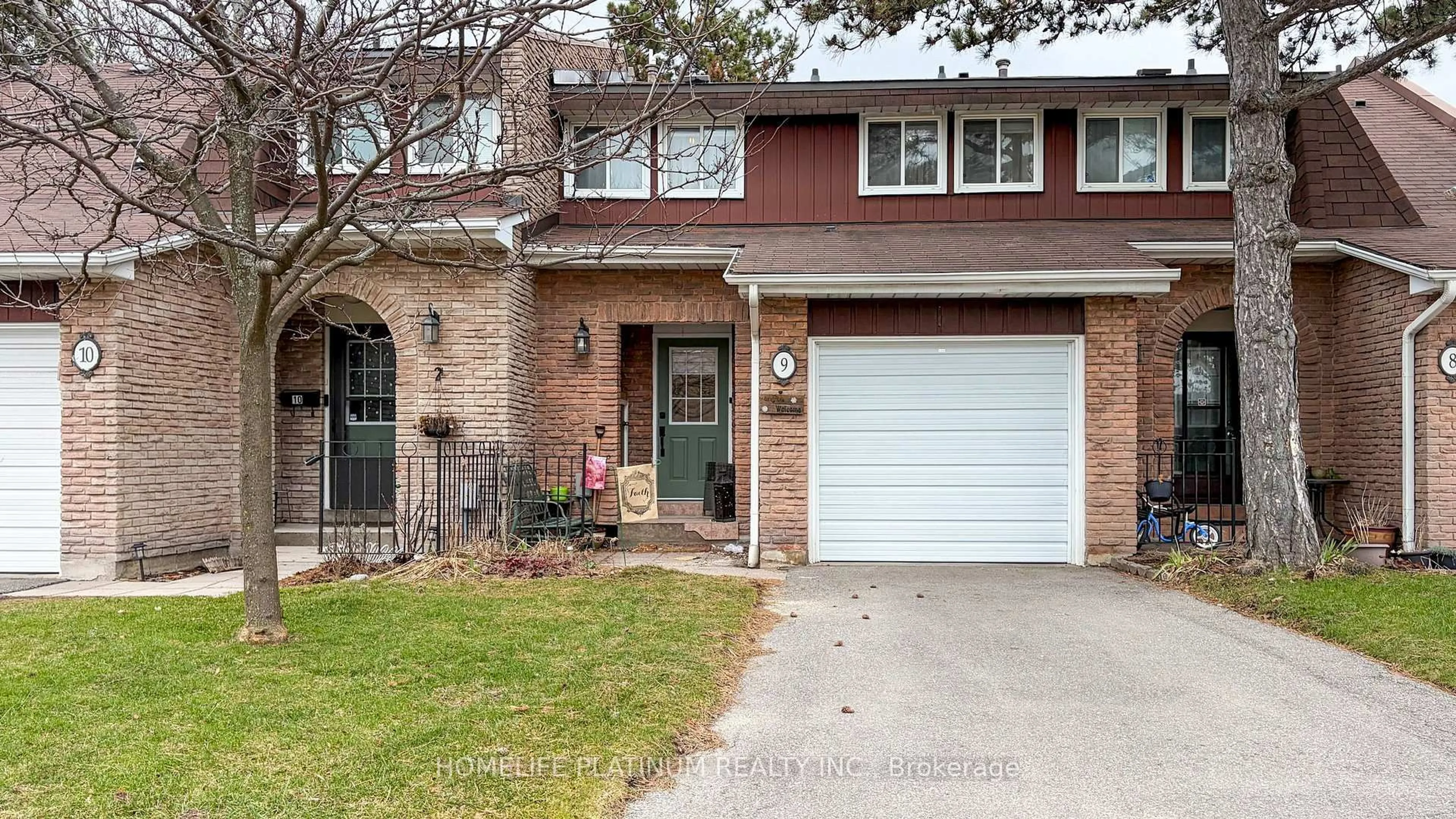Home with brick exterior material, street for 3350 Hornbeam Cres #9, Mississauga Ontario L5L 3Z7